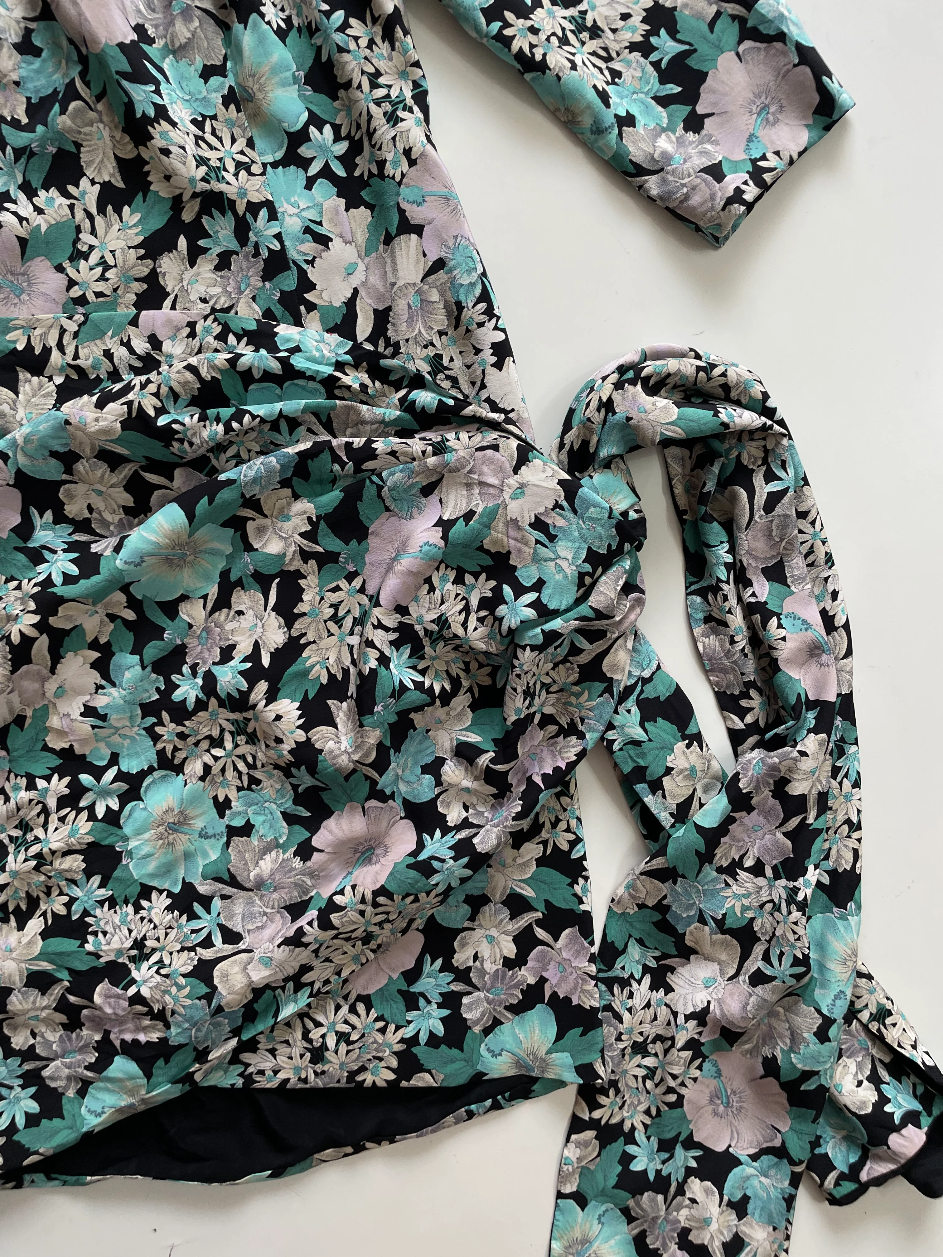 FLORAL WRAPAROUND DRESS - BUST 30 to 32 - Image 4