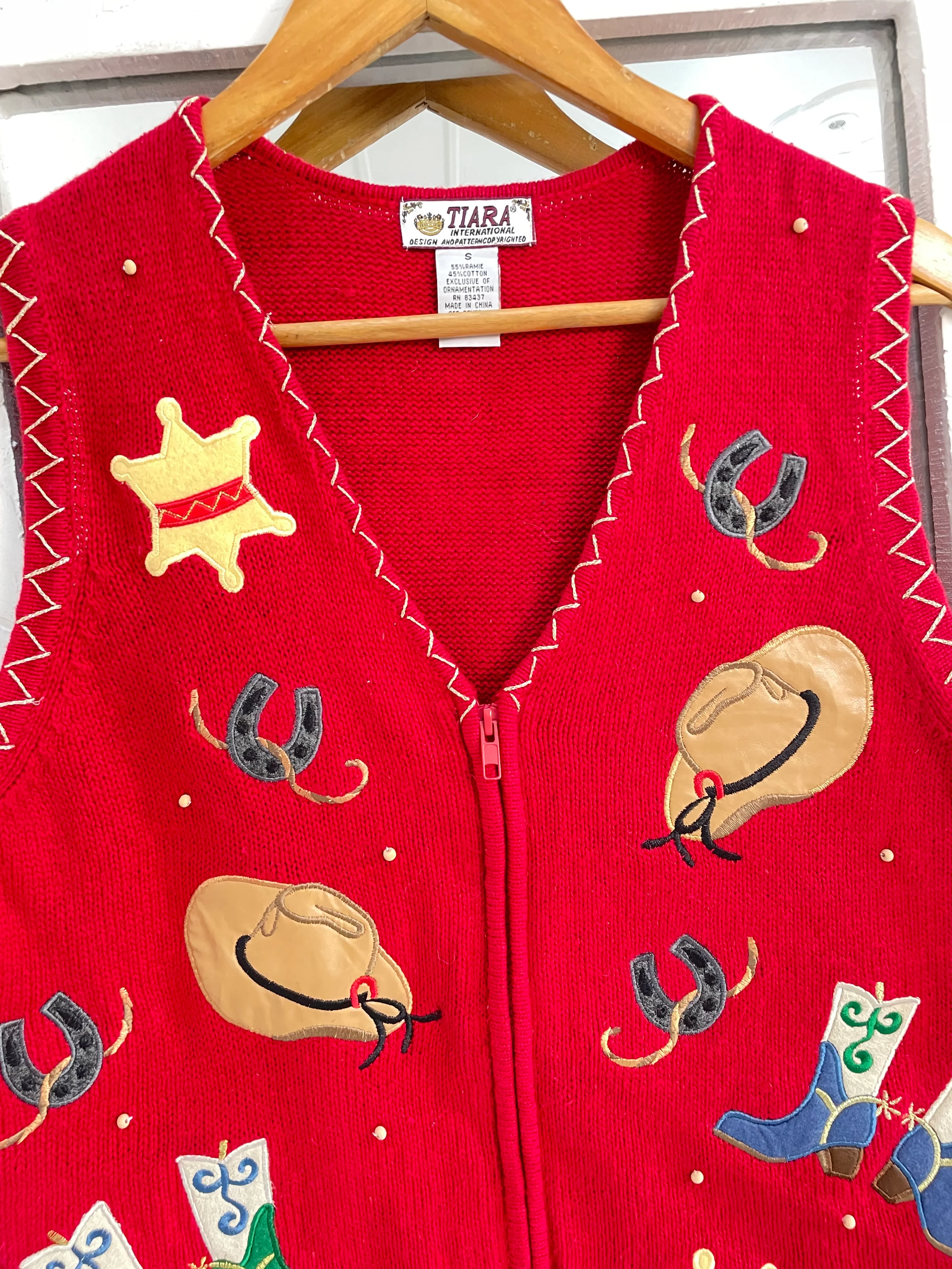 Tiara Sweater Vest-Bust 36 - Image 2