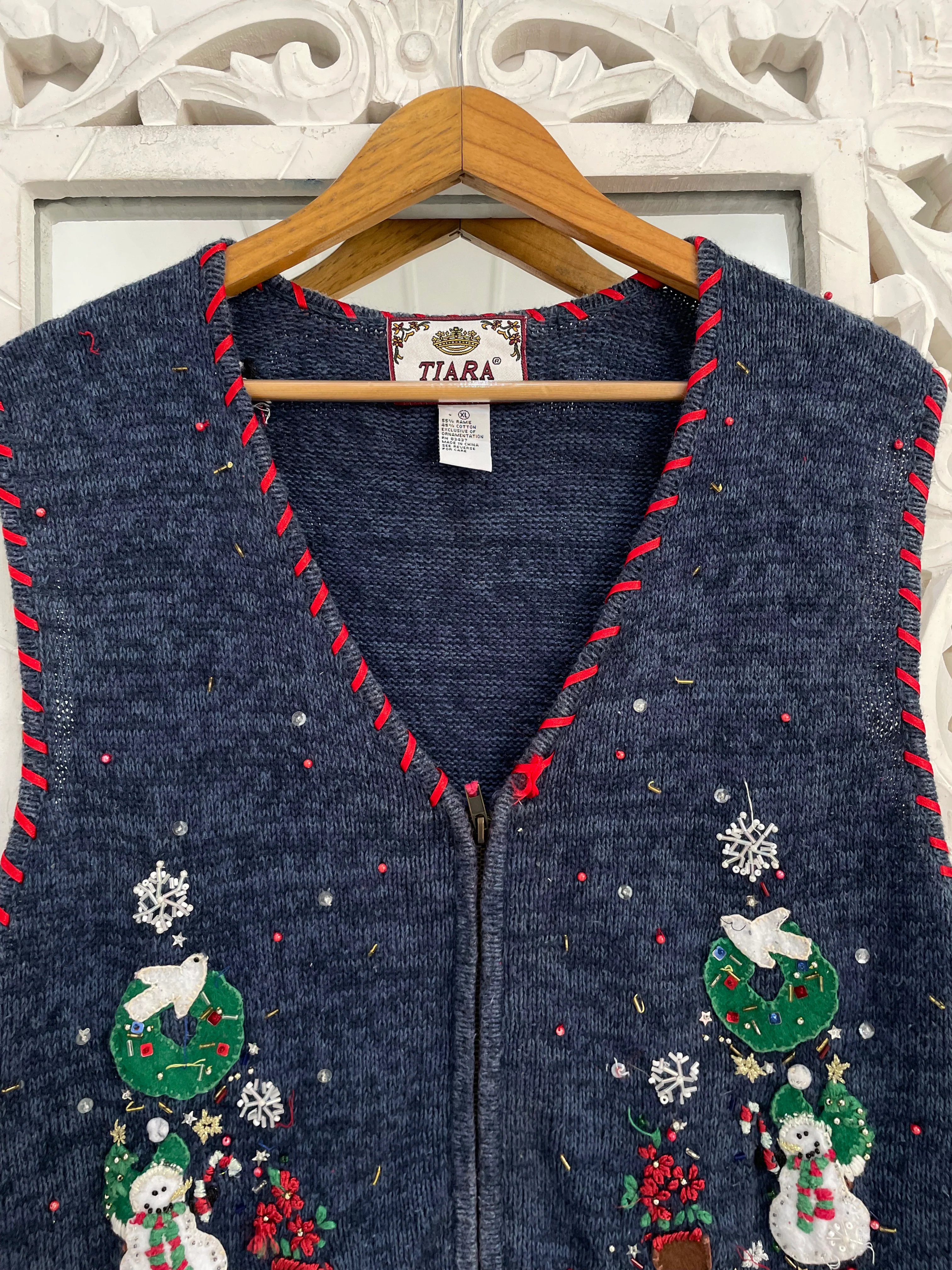 Tiara Christmas Sweater Vest-Bust 42 - Image 3