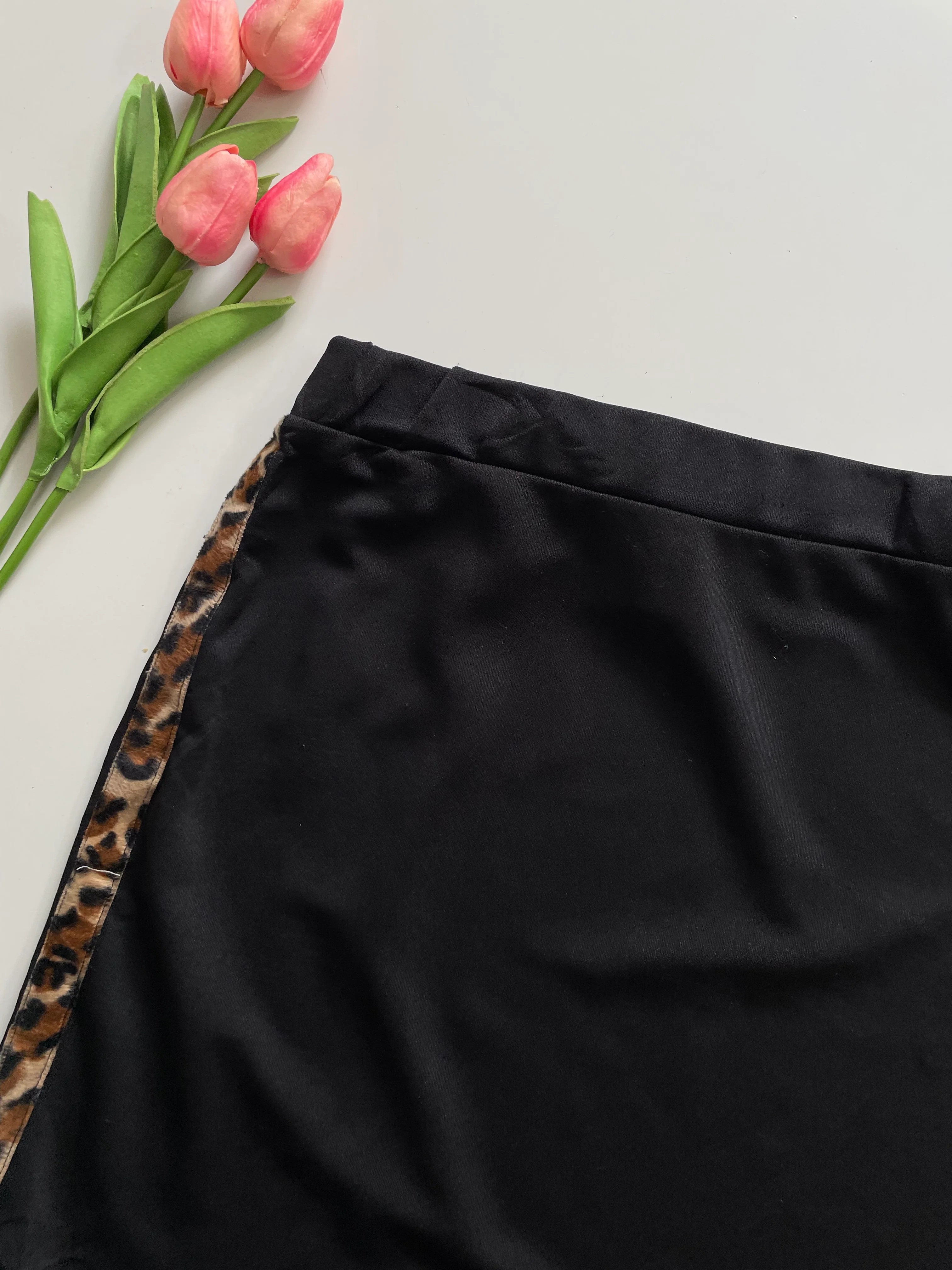 BLACK ANIMAL PRINTED SKIRT - WAIST 30 TO 34 - Image 2