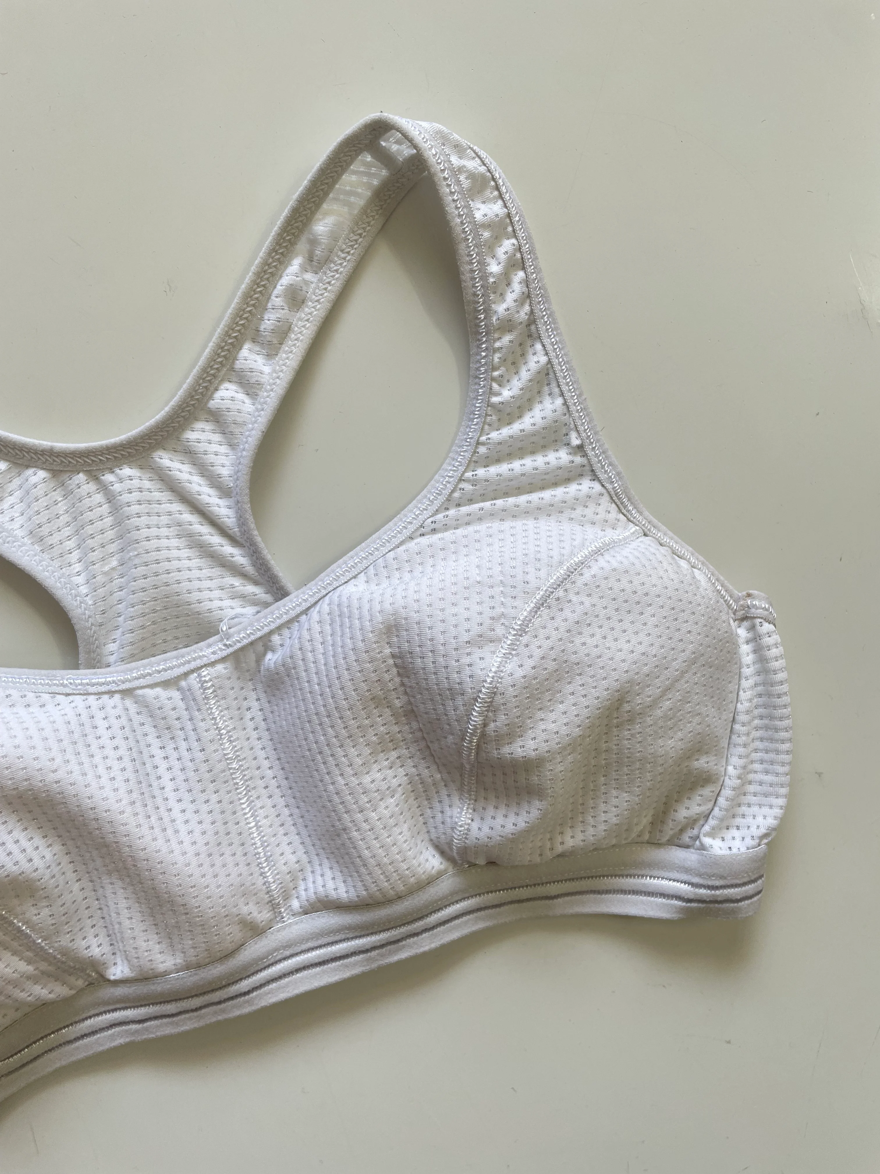 WHITE SPORTS BRA - BUST 30 TO 32 - Image 3