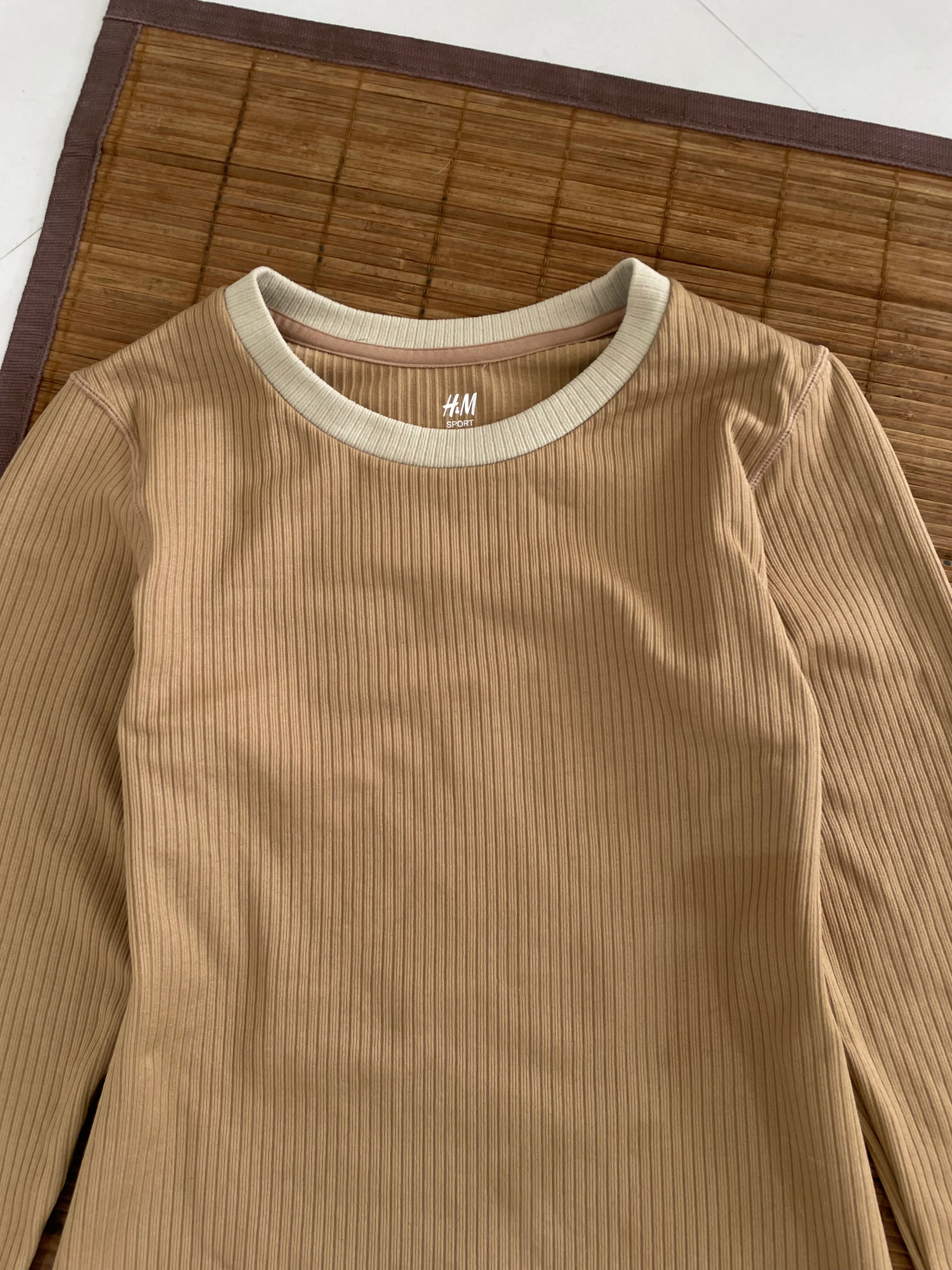 H&M Cozy Winter Top-Bust 28 to 32 - Image 2