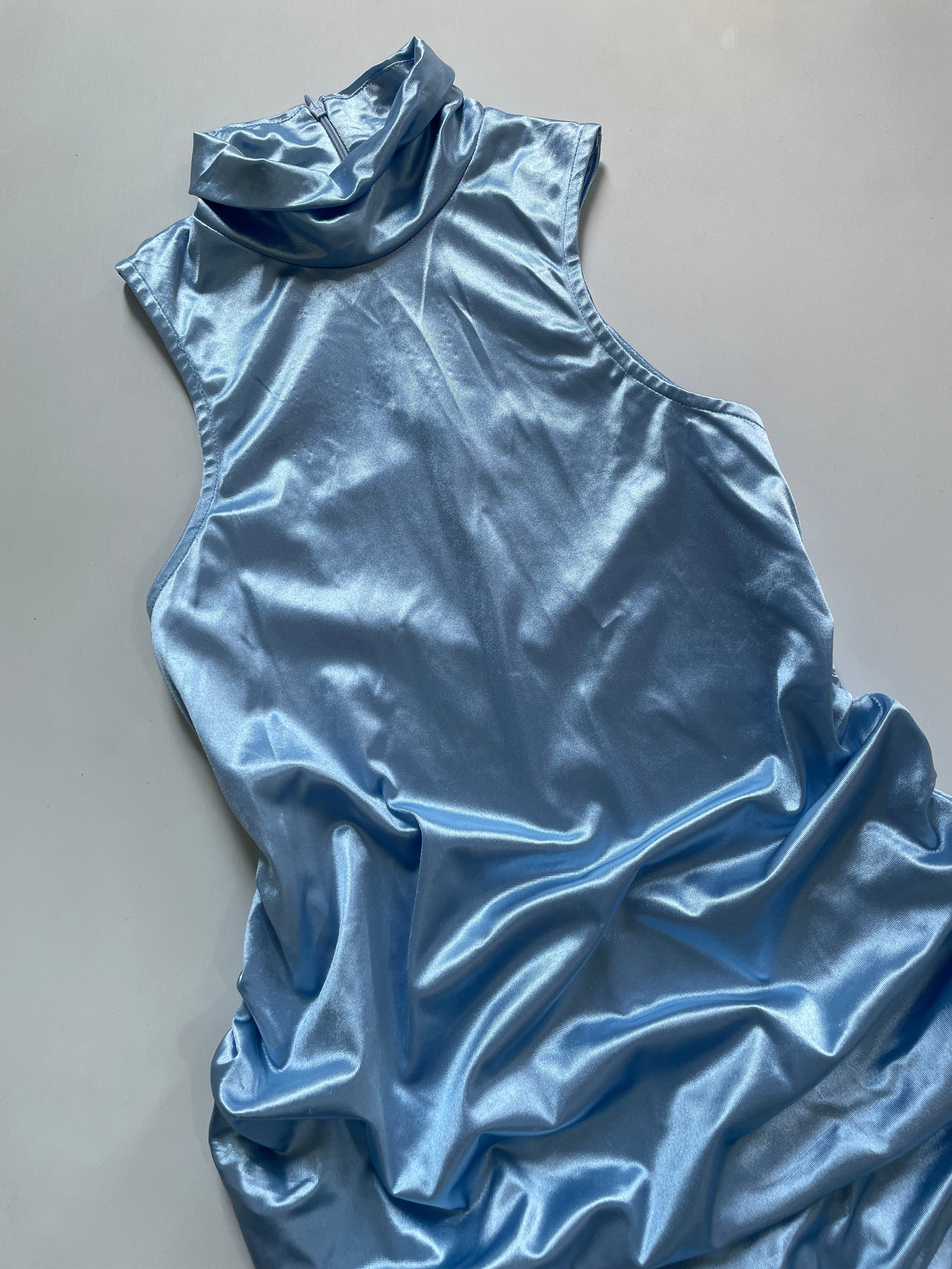 Pretty Little Thing Dress-Bust 34 - Image 2