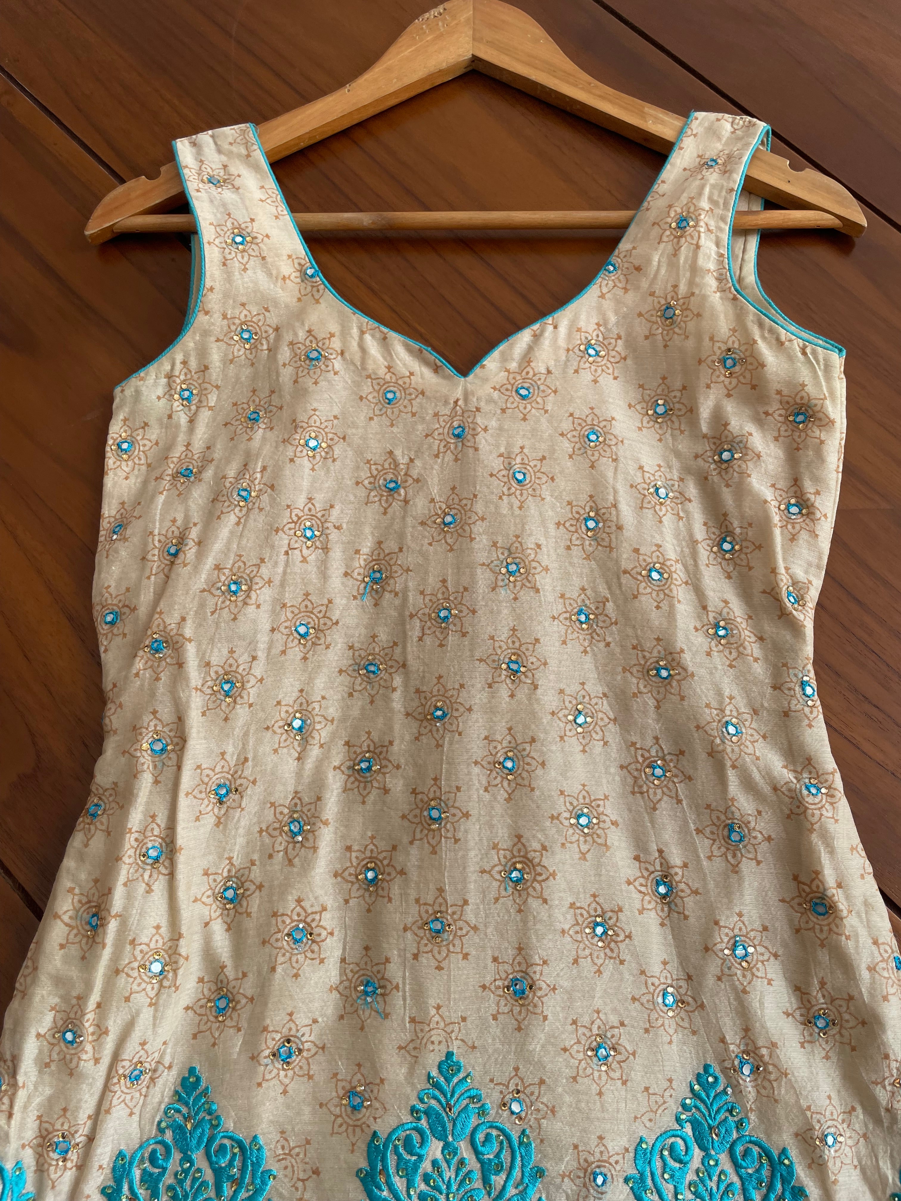 Sweetheart Neck Embroidered Kurta-Bust 30 - Image 2
