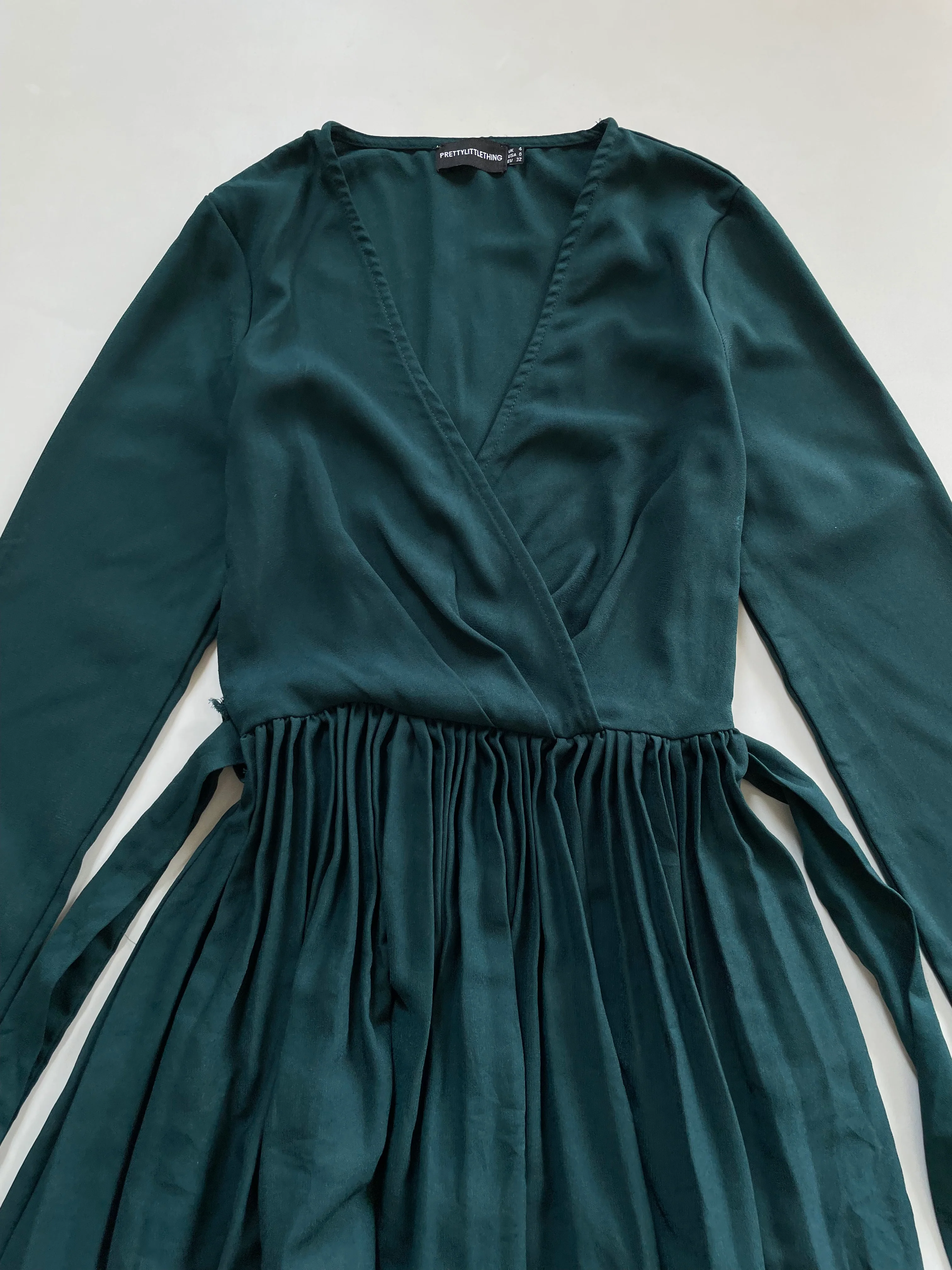 Pretty Little Thing Dress-Bust 30 to 32 - Image 2
