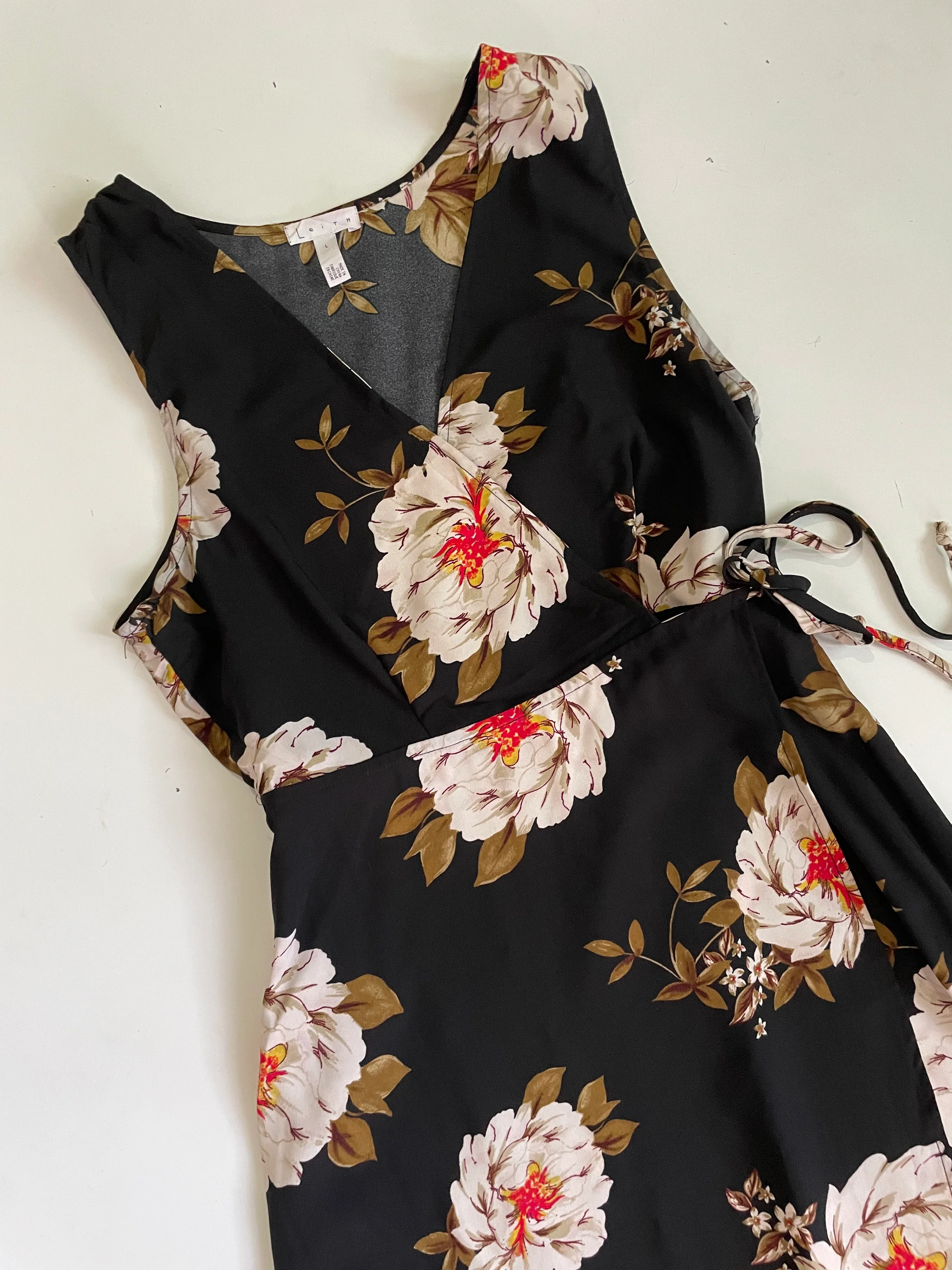 Wraparound Dress-Bust 32 to 34 - Image 2