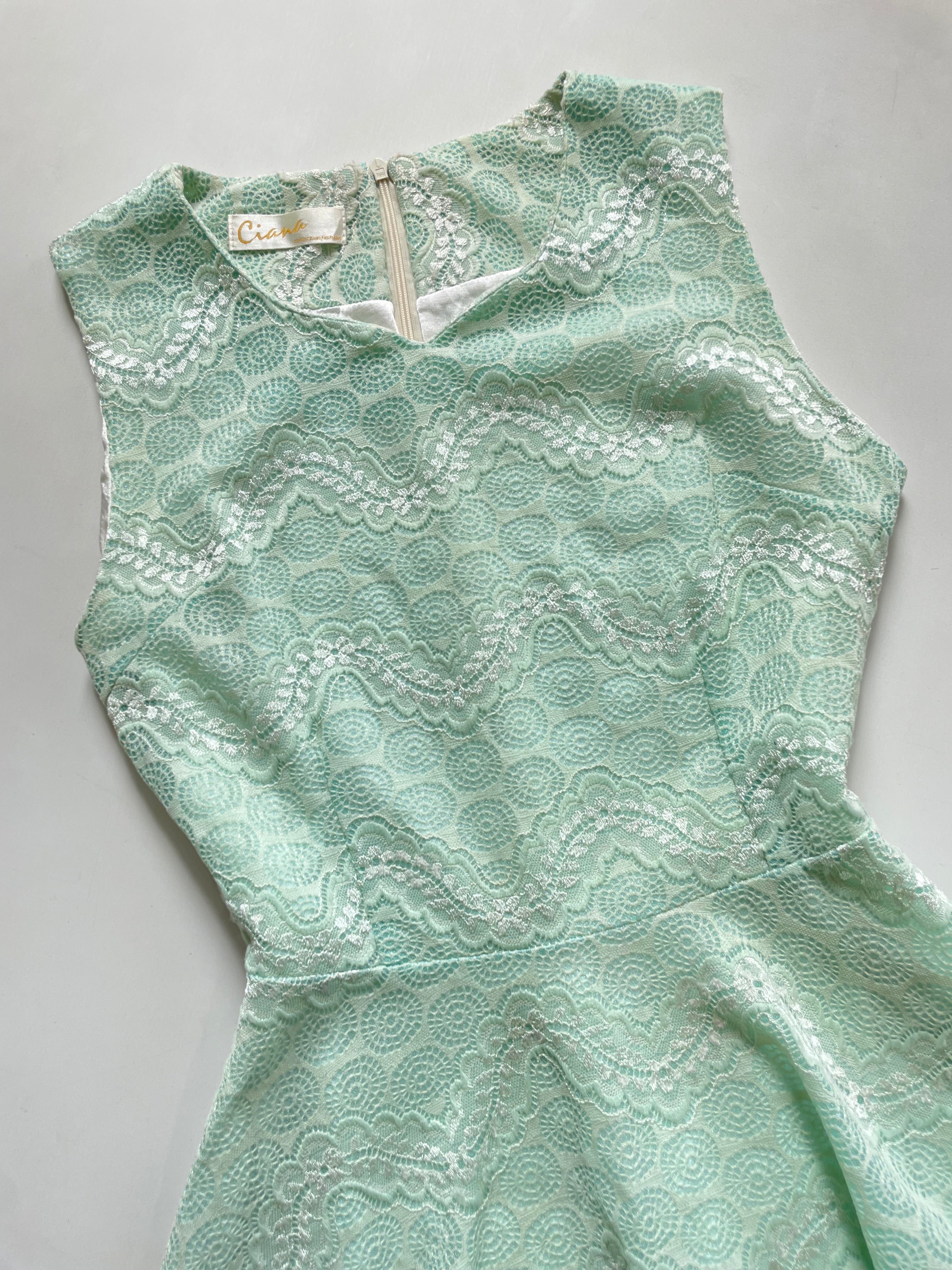 Dress-Bust 30 to 32 - Image 3