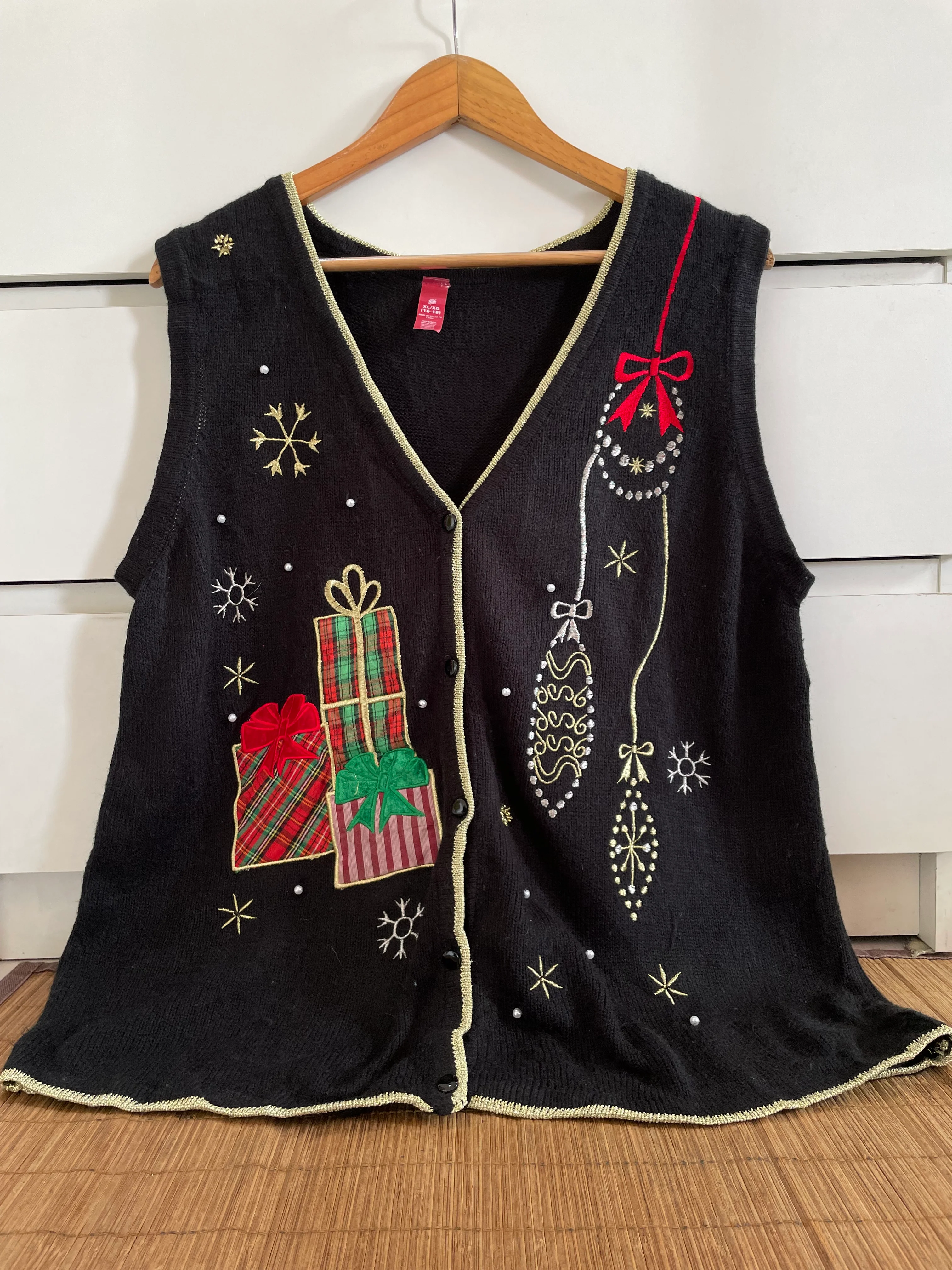 Embroidered Christmas Sweater-Bust 44