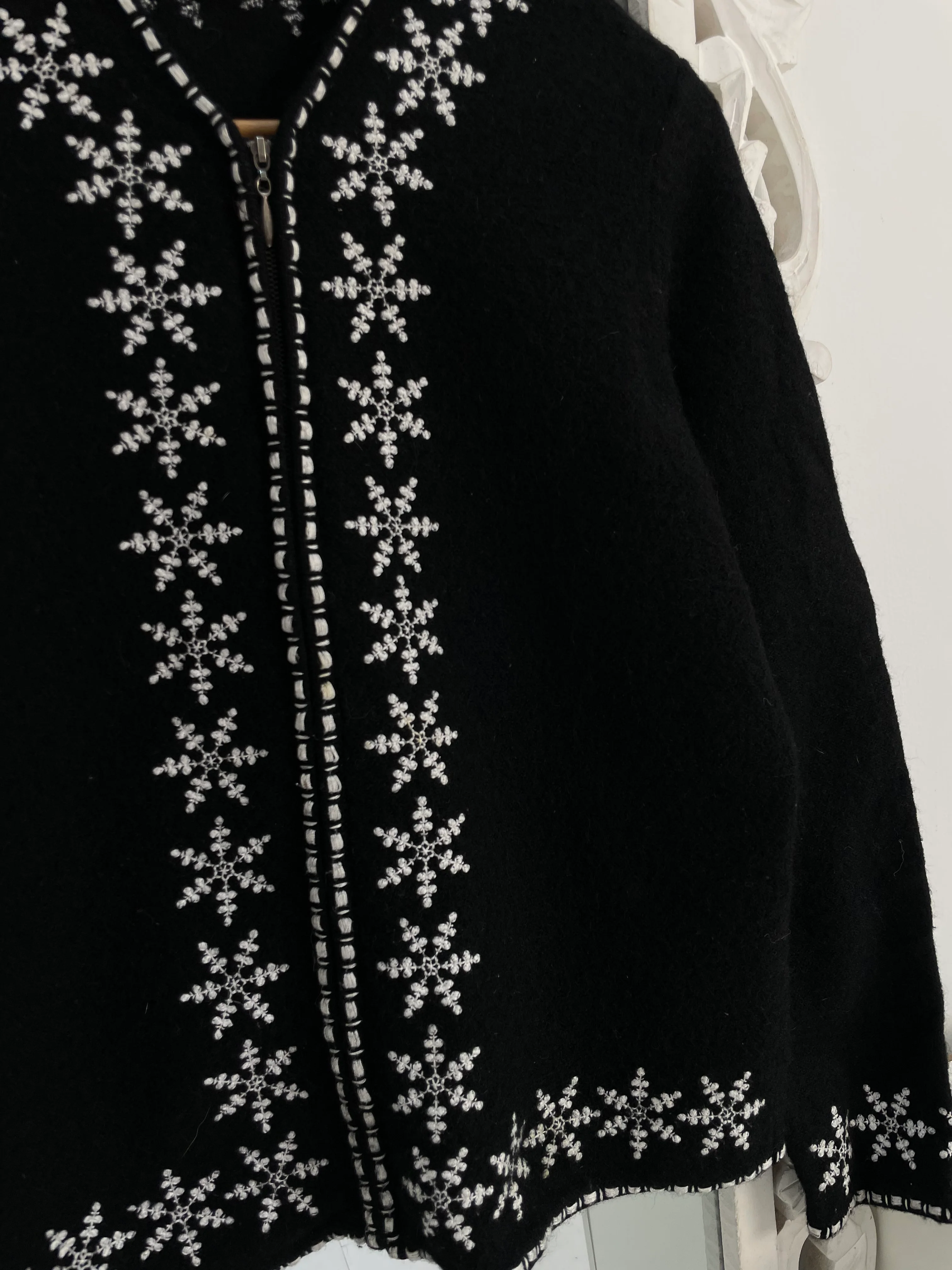 Annex 100% Wool Embroidered Vintage Sweater-Bust 40 - Image 3