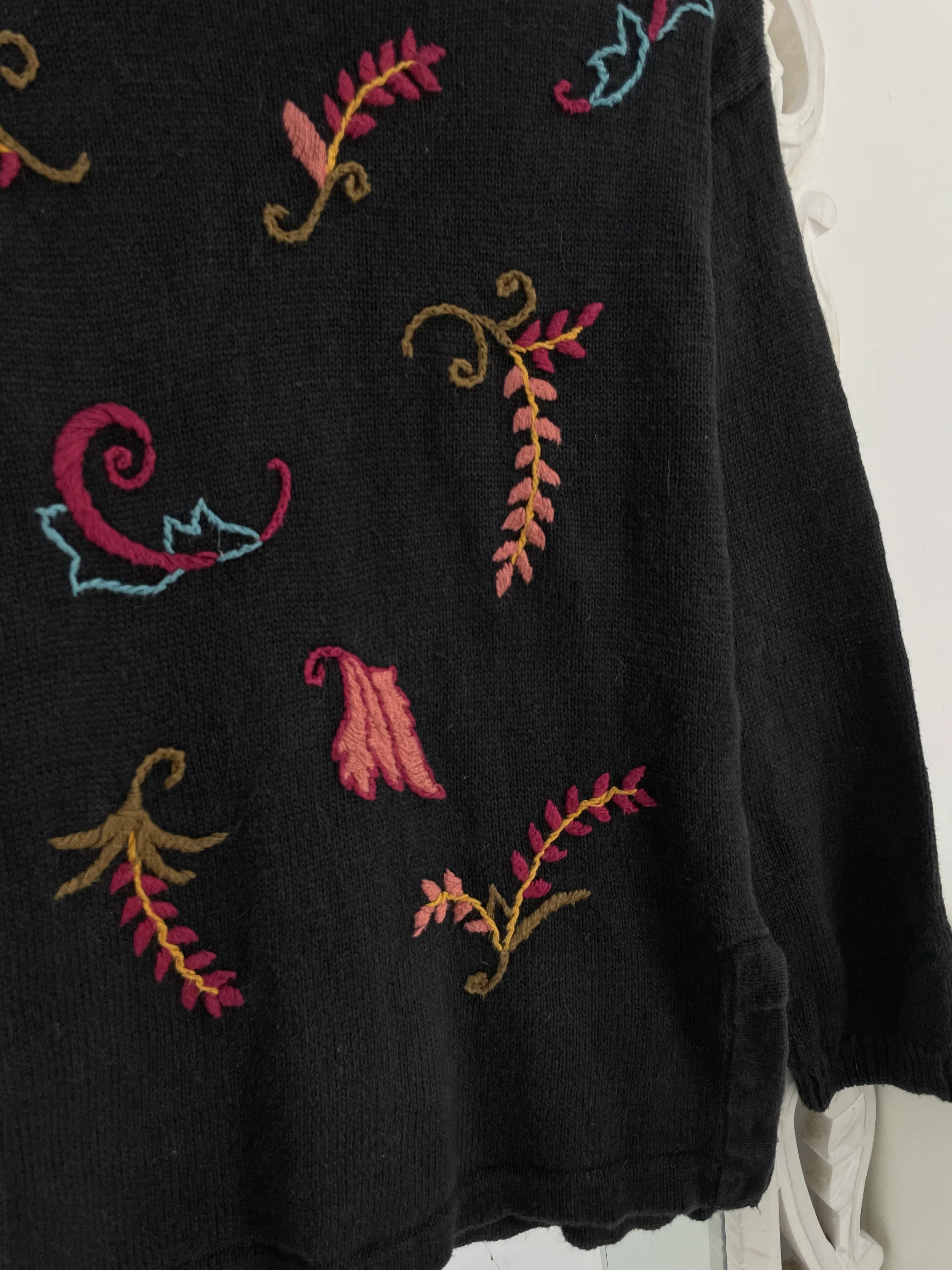 Leslie Fay Charcoal Grey Embroidered Vintage Sweater-Bust 34 - Image 3