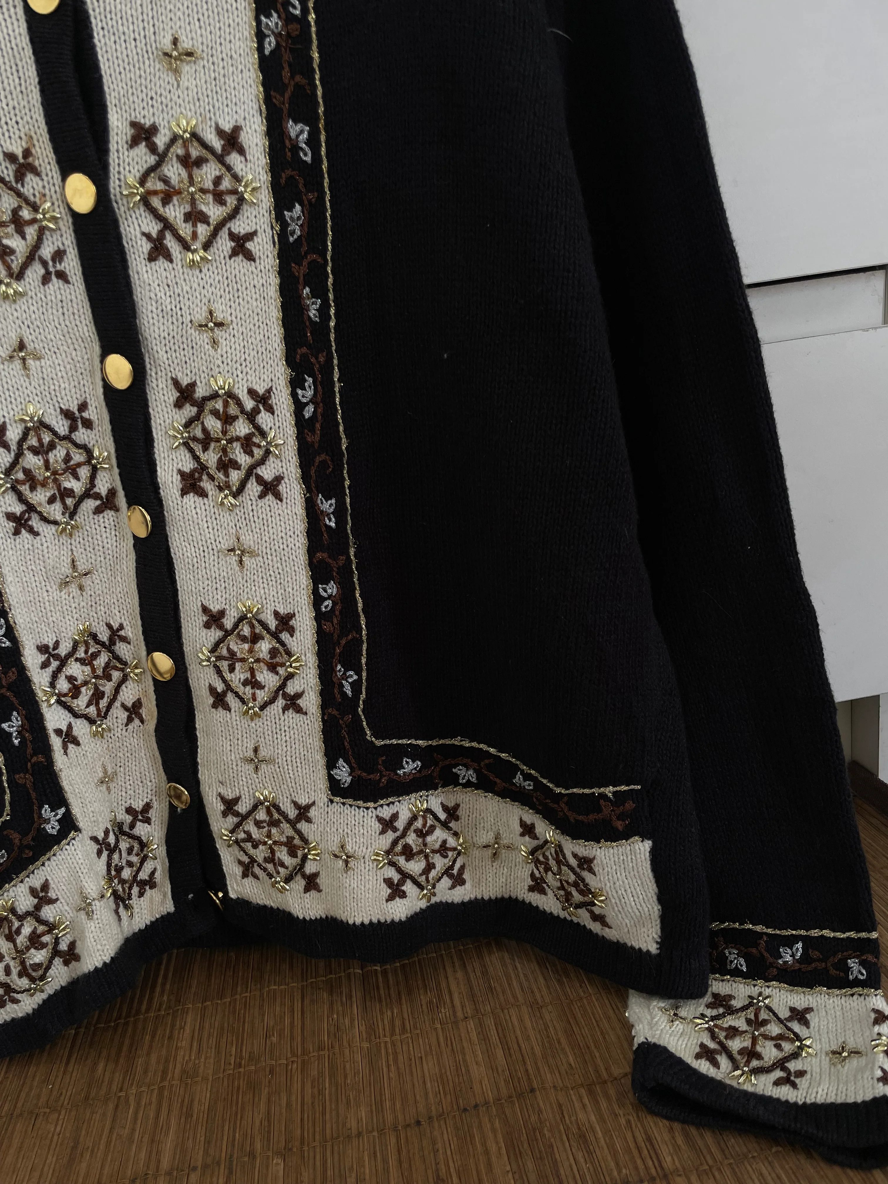 Dressbarn Embroidered Vintage Sweater-Bust 46 - Image 3