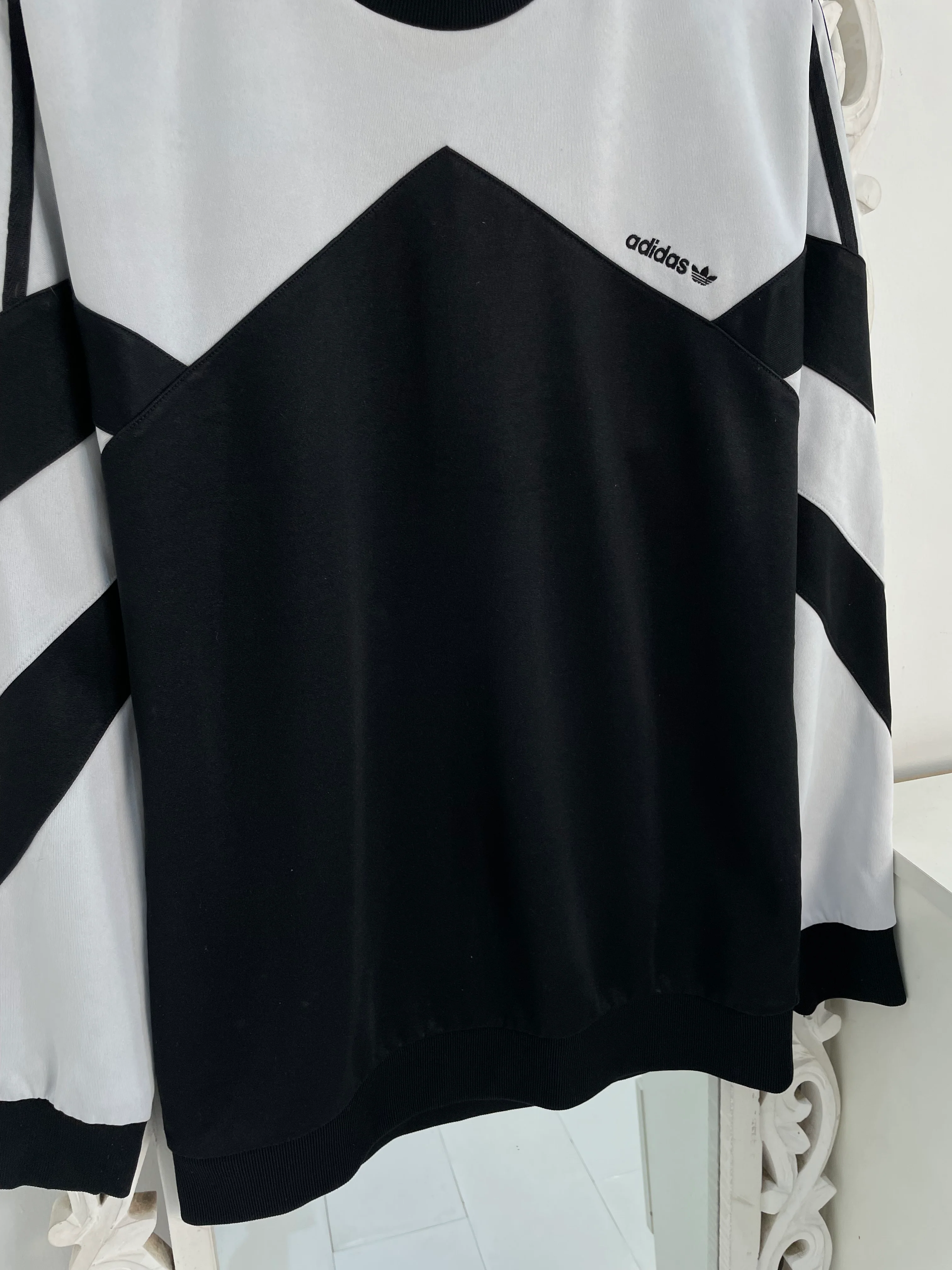 Adidas Sweatshirt-Chest 44 - Image 3