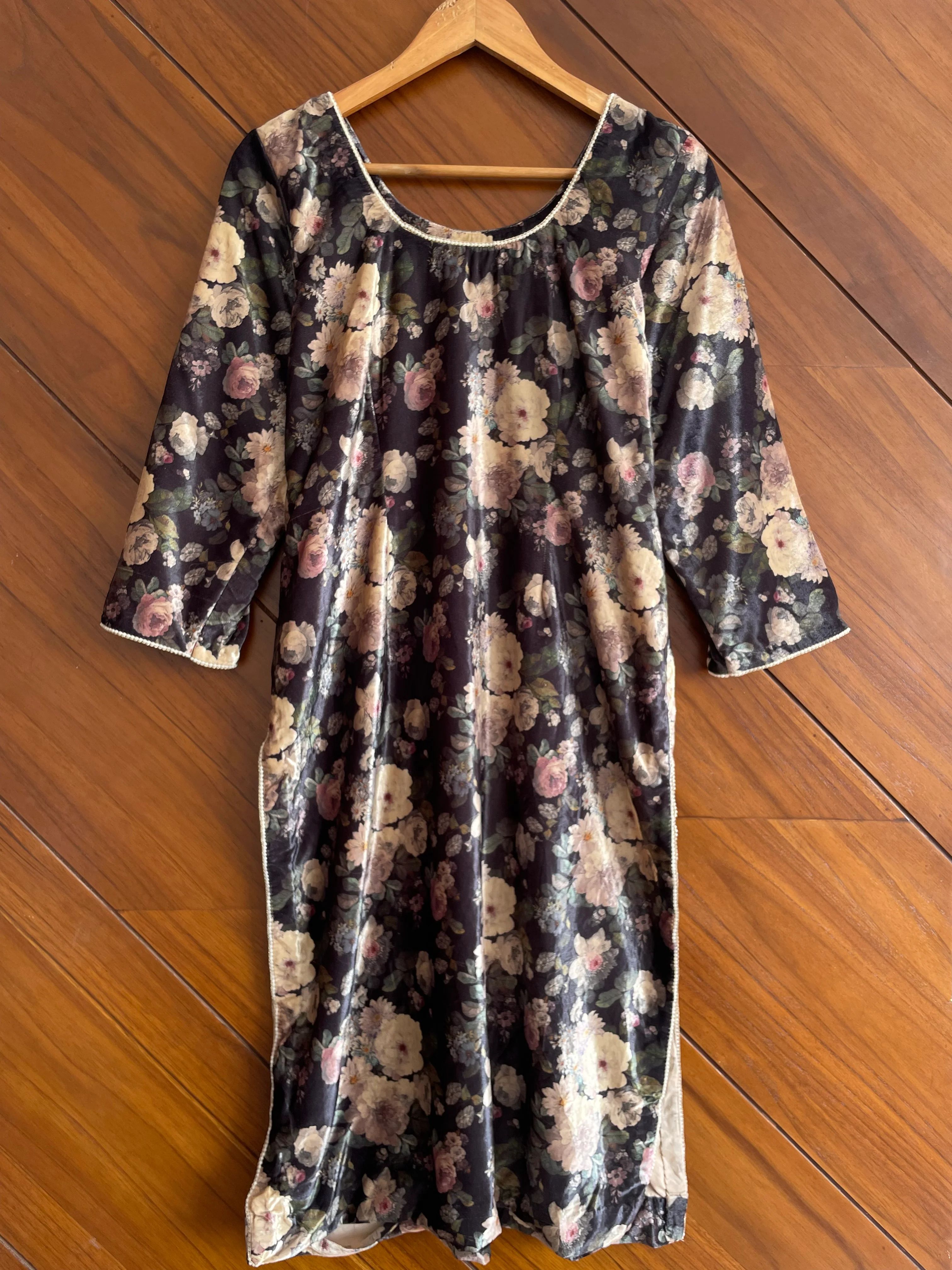 Floral Soft Velvet Kurta-Bust 40