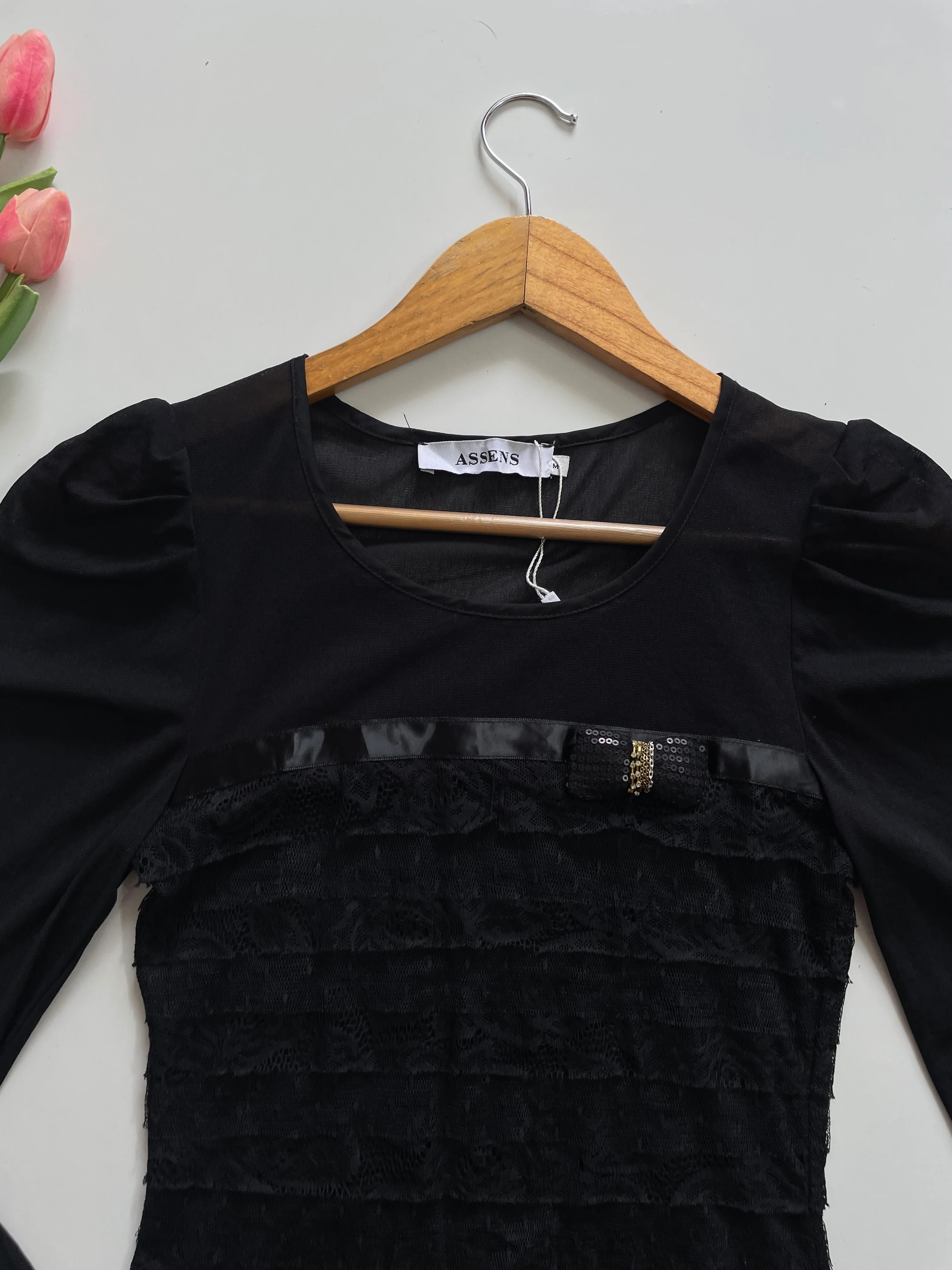 BLACK LACE LINED TOP WITH SEQUIN BOW - BUST 28 TO 30 - Image 2