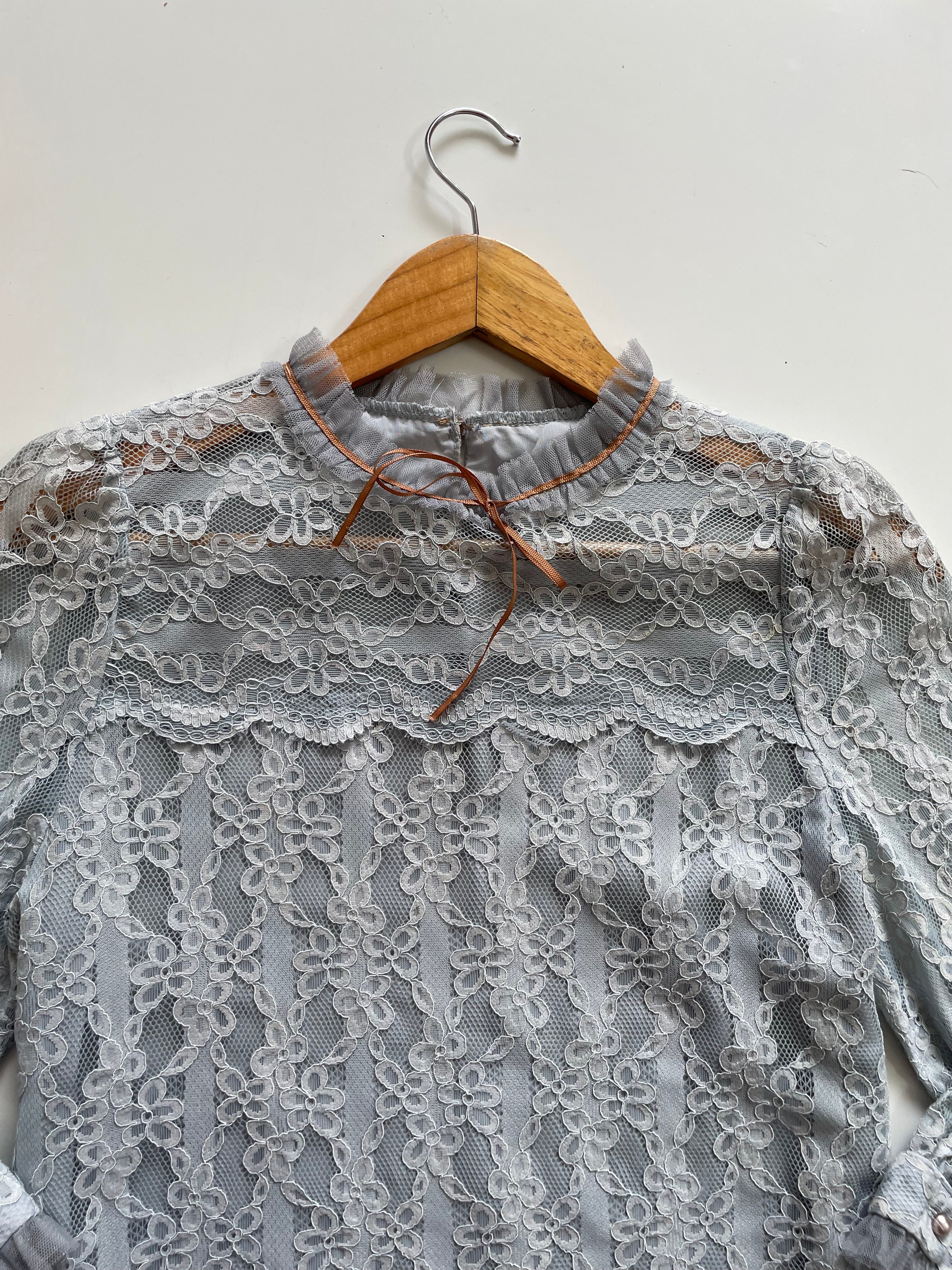 VINTAGE SOFT STONE-BLUE FULLY LINED LACE TOP - BUST 36 - Image 2
