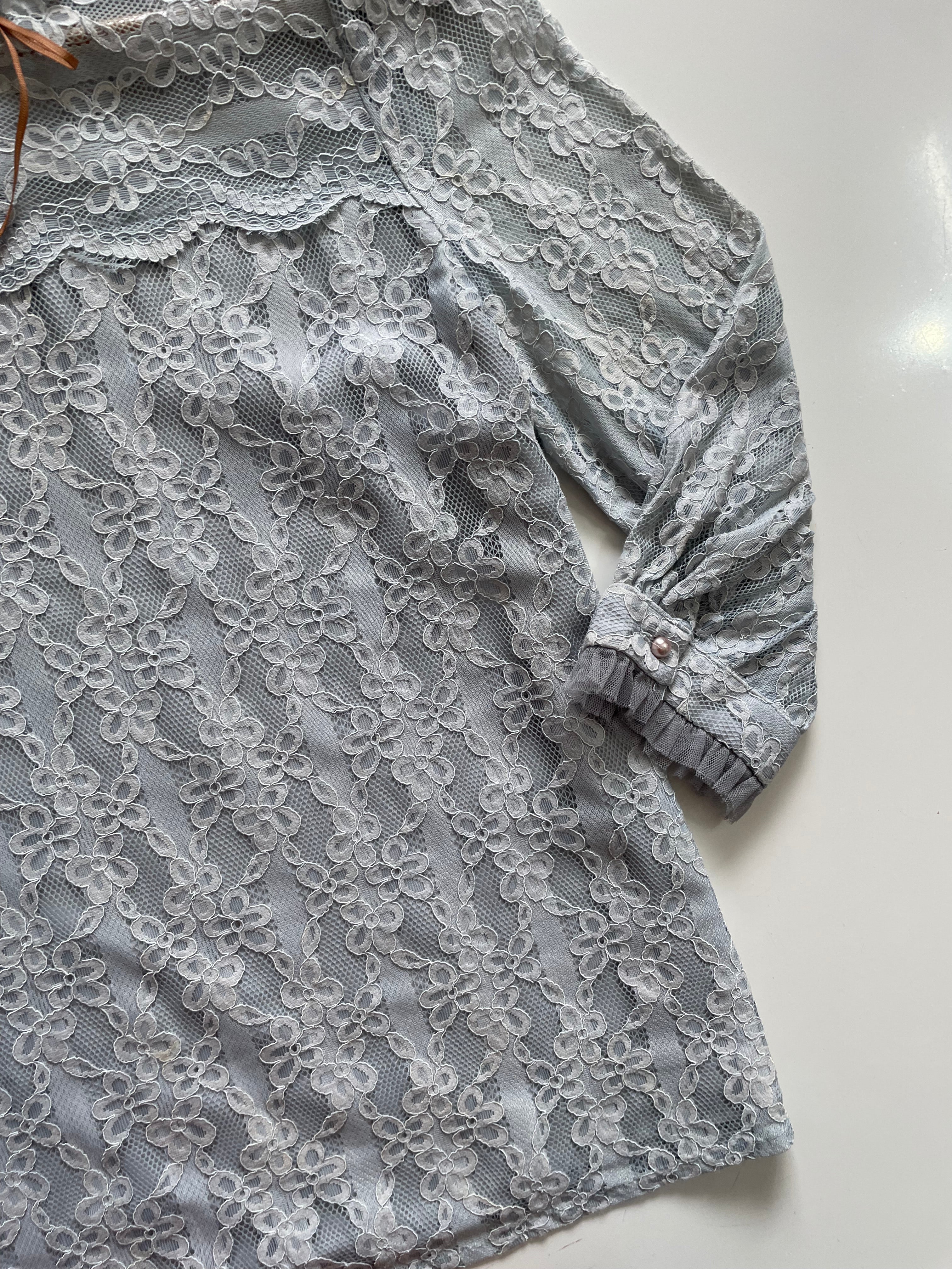 VINTAGE SOFT STONE-BLUE FULLY LINED LACE TOP - BUST 36 - Image 3