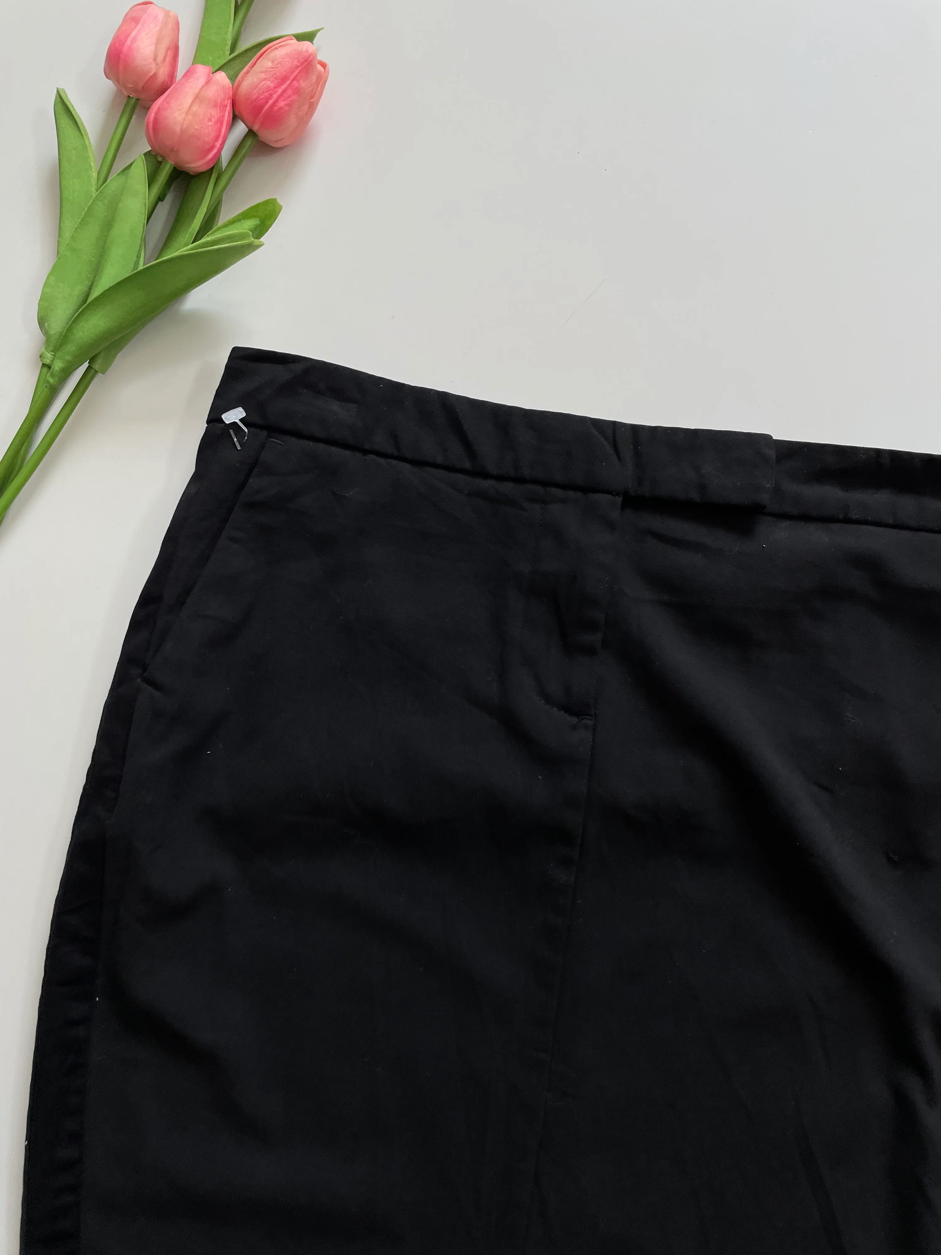 OLD NAVY BLACK SKIRT - WAIST 30 - Image 2