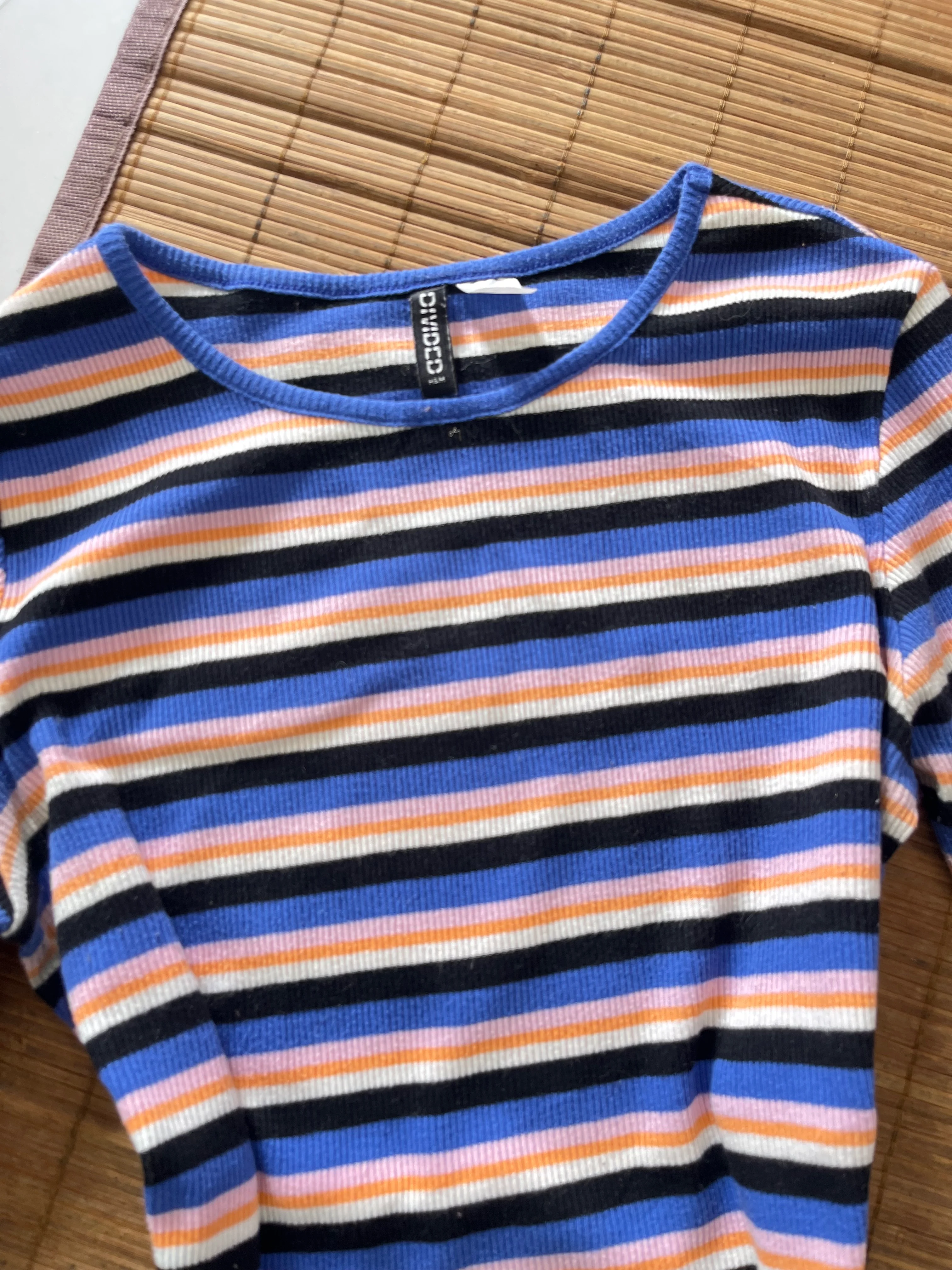 H&m Pre Winter Top-Bust 34 to 36 - Image 2