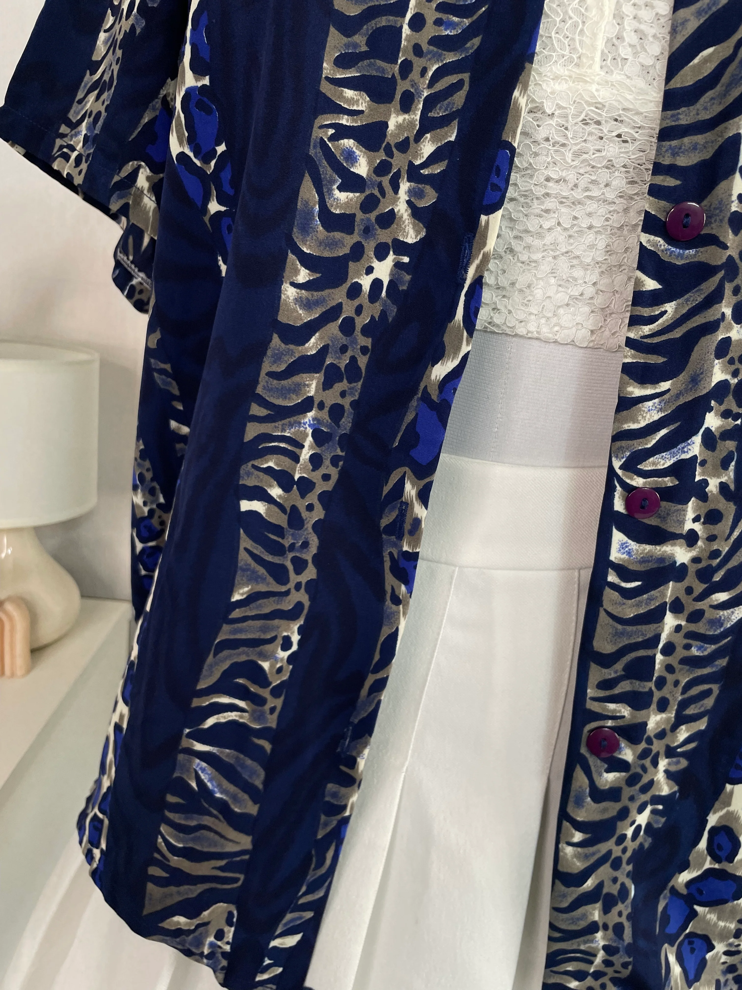 SHADES OF BLUE PRINTED SHIRT - BUST 42 - Image 3