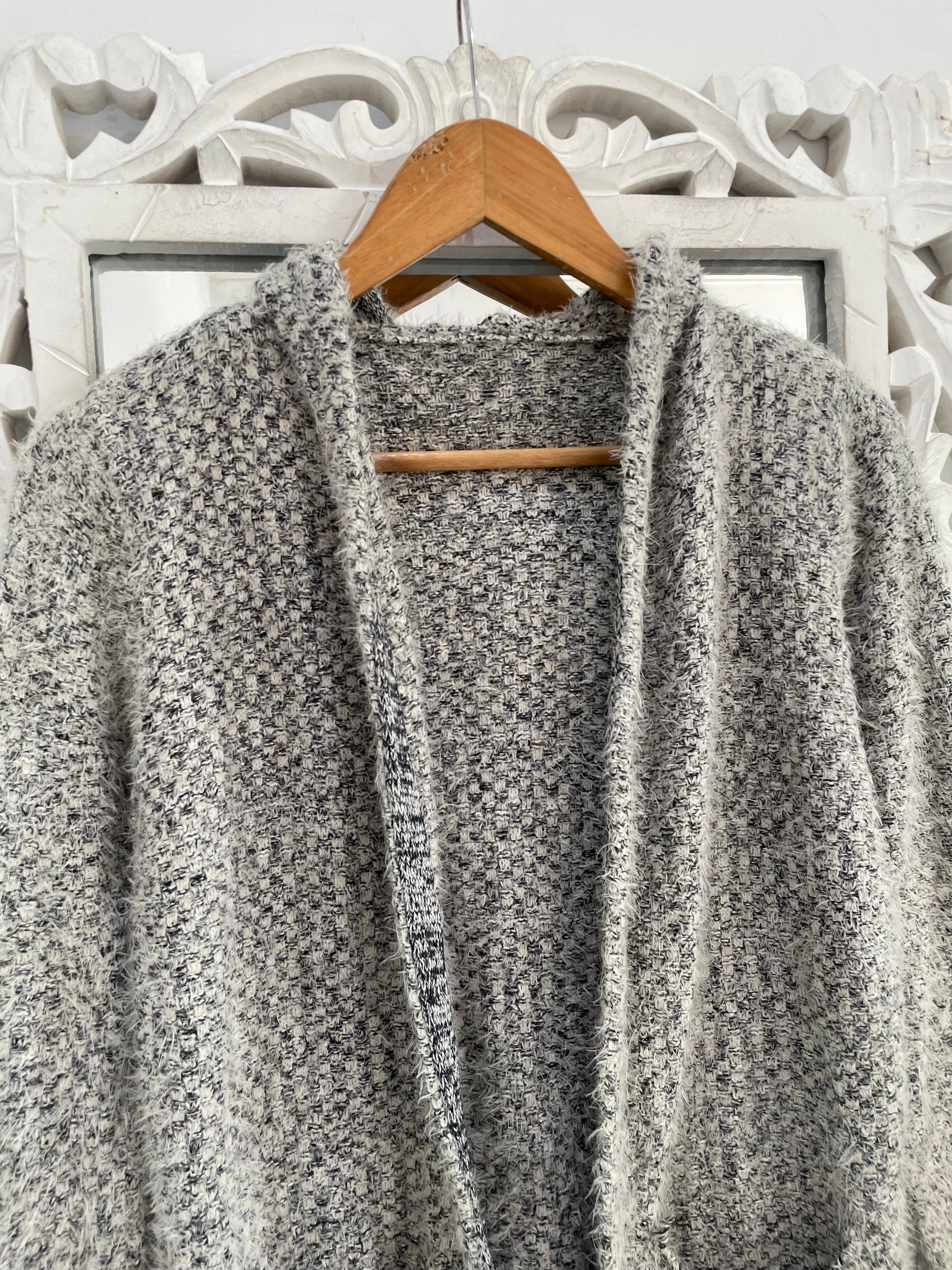 Hooded Shrug- Bust 36 - Image 2