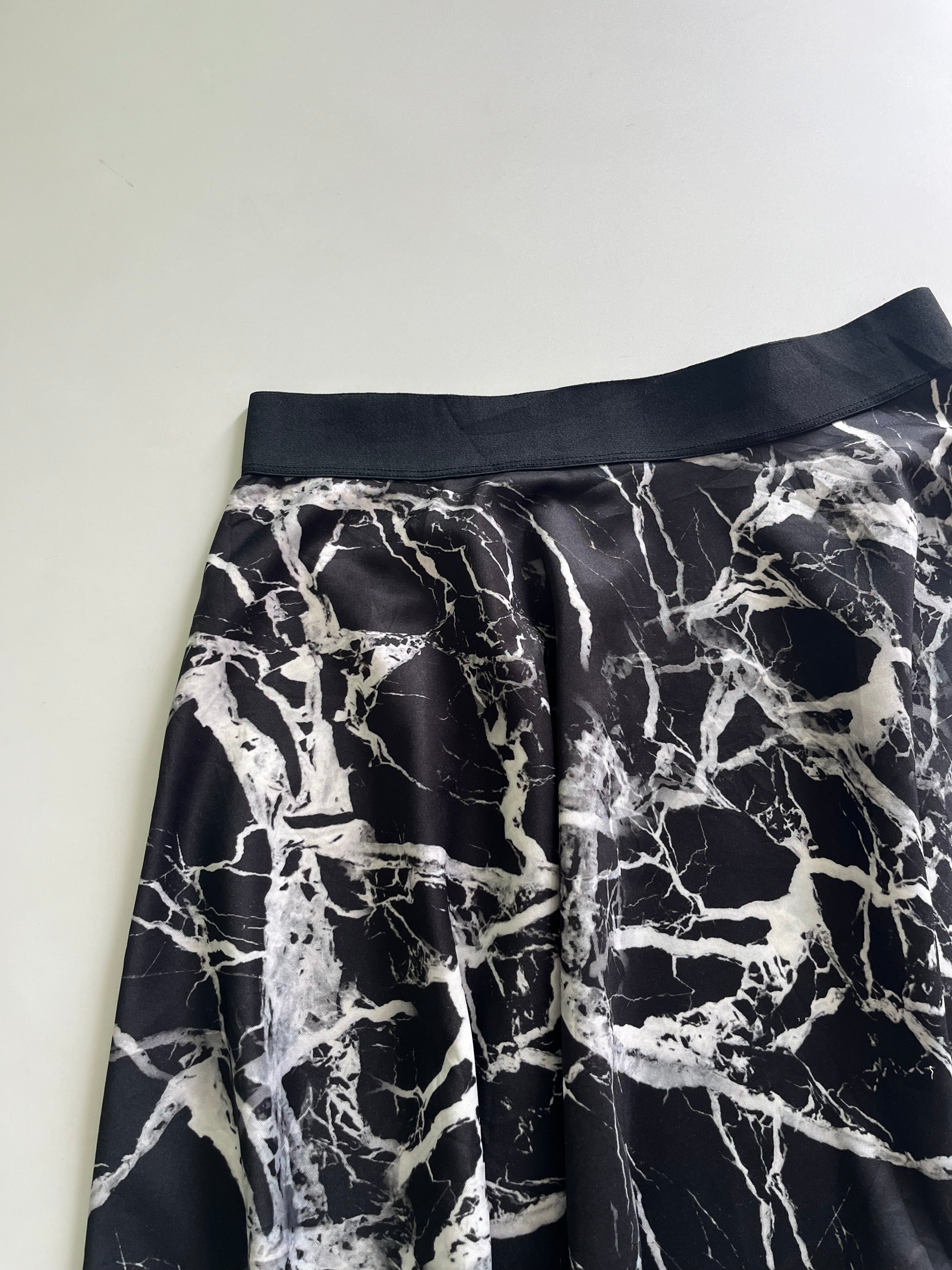 Reserved Skirt-Waist 34 to 38 - Image 2