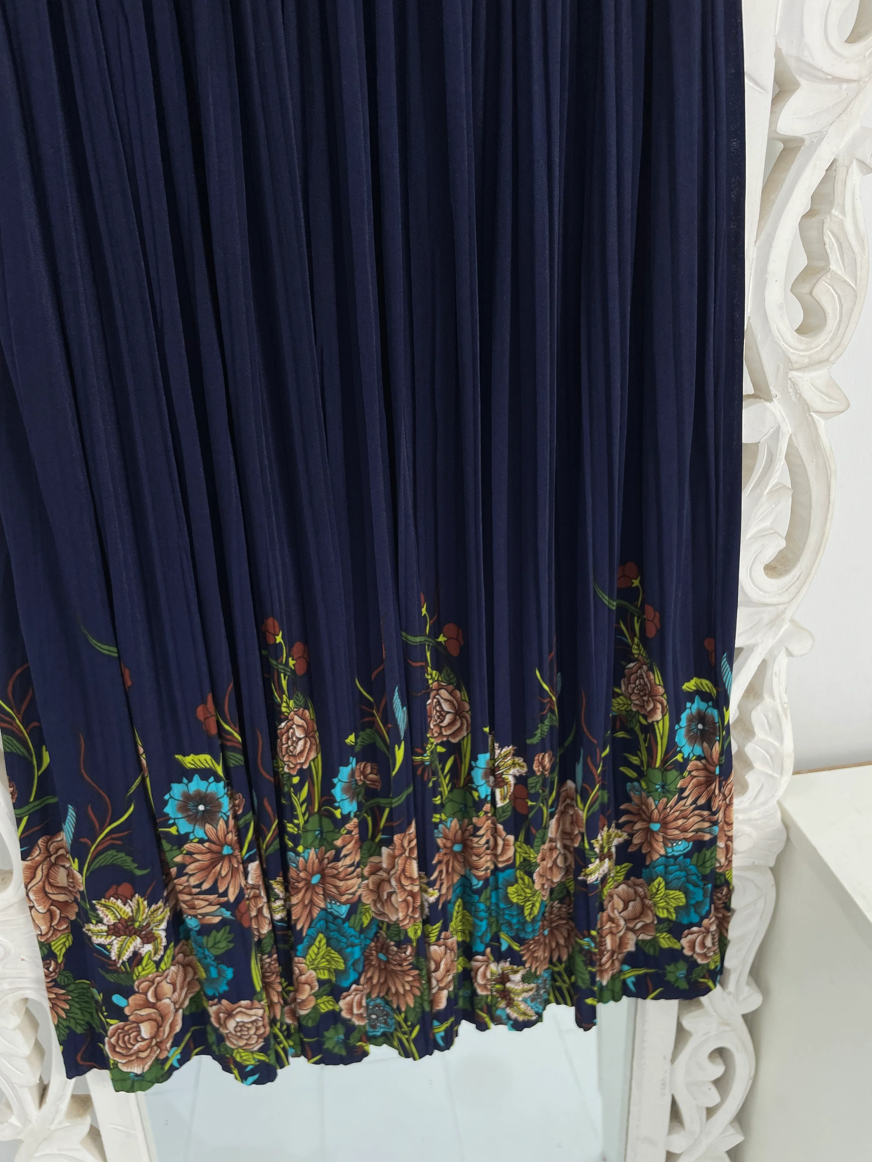 Vintage Skirt-Waist 28 to 34 - Image 3