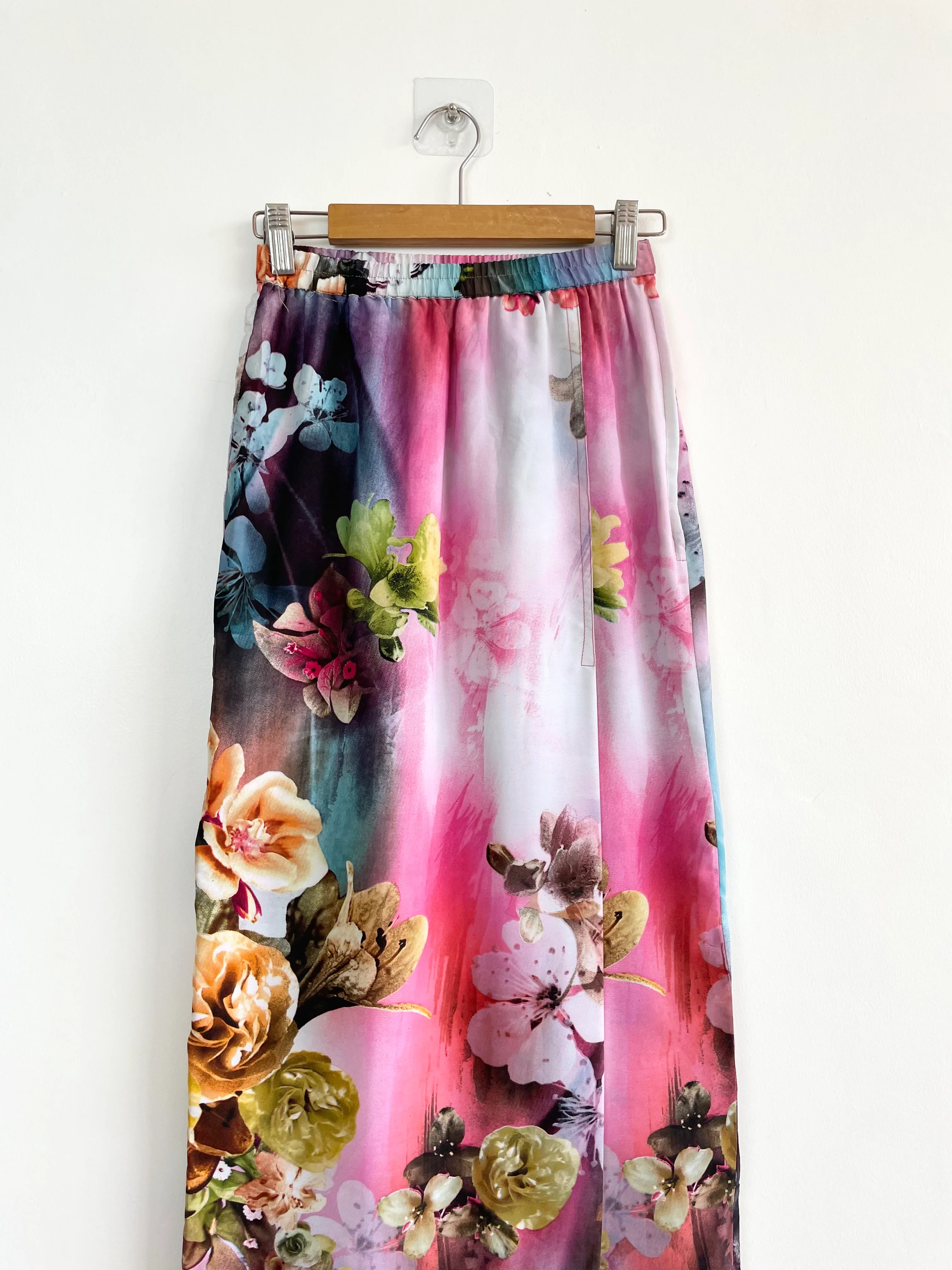 Floral Skirt-Waist 22 to 24 - Image 3
