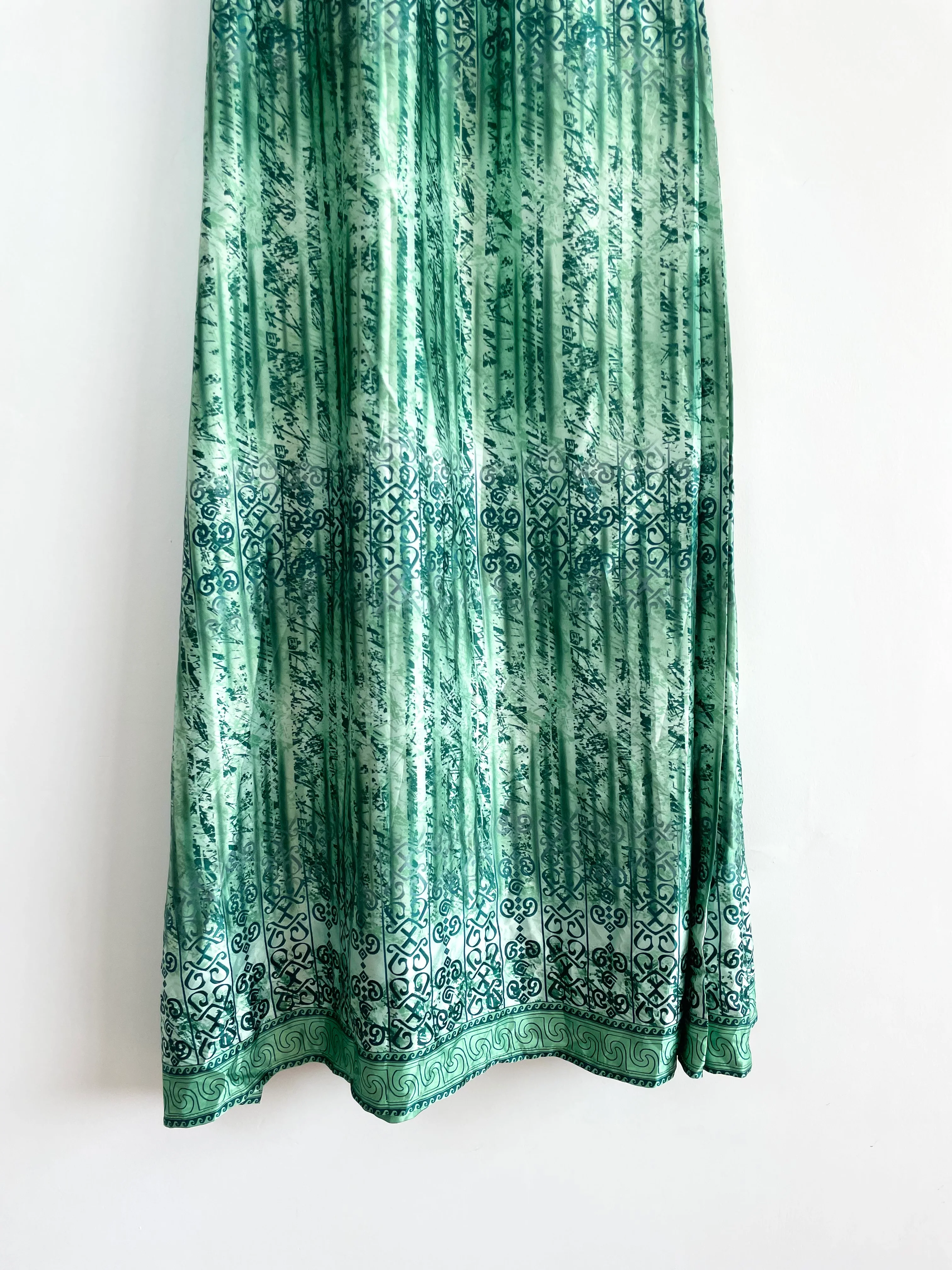 Green Satin Skirt-Waist 32 to 38 - Image 3