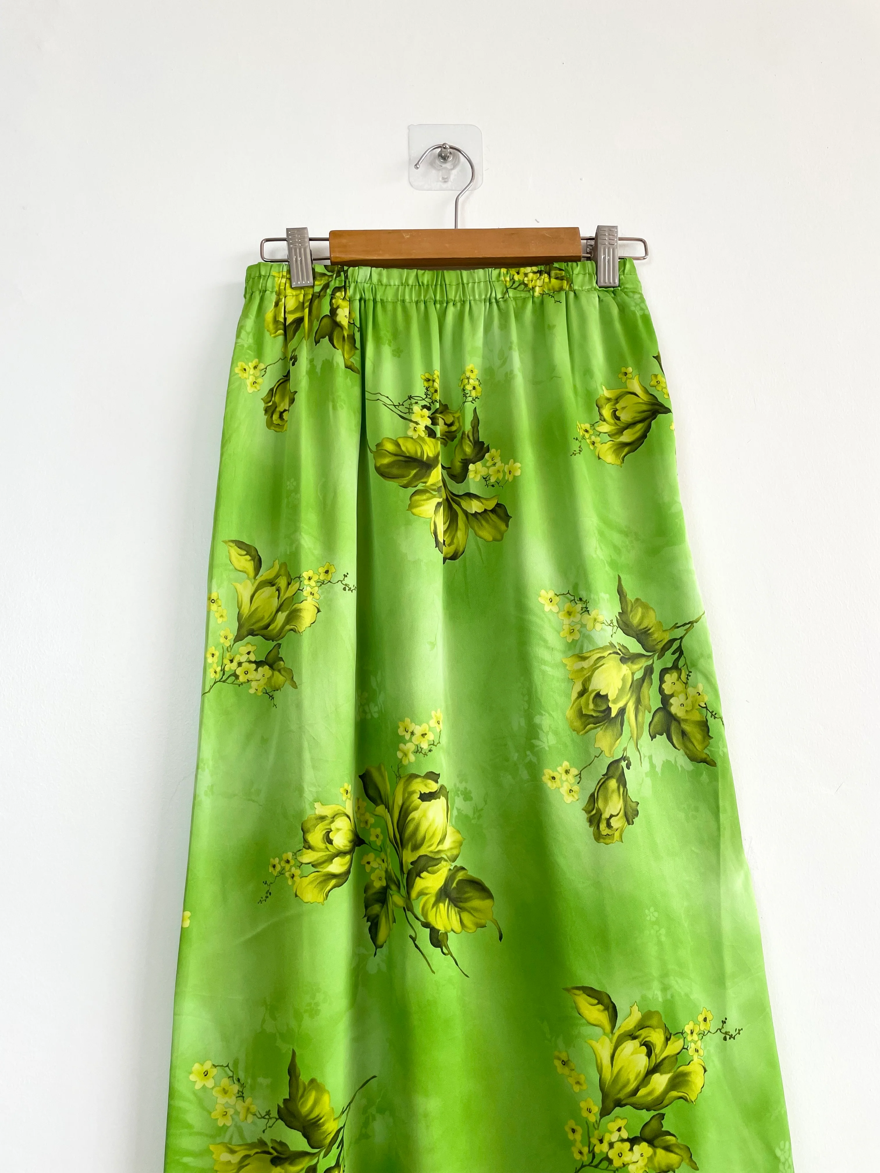 Satin Skirt-Waist 26 to 28 - Image 2