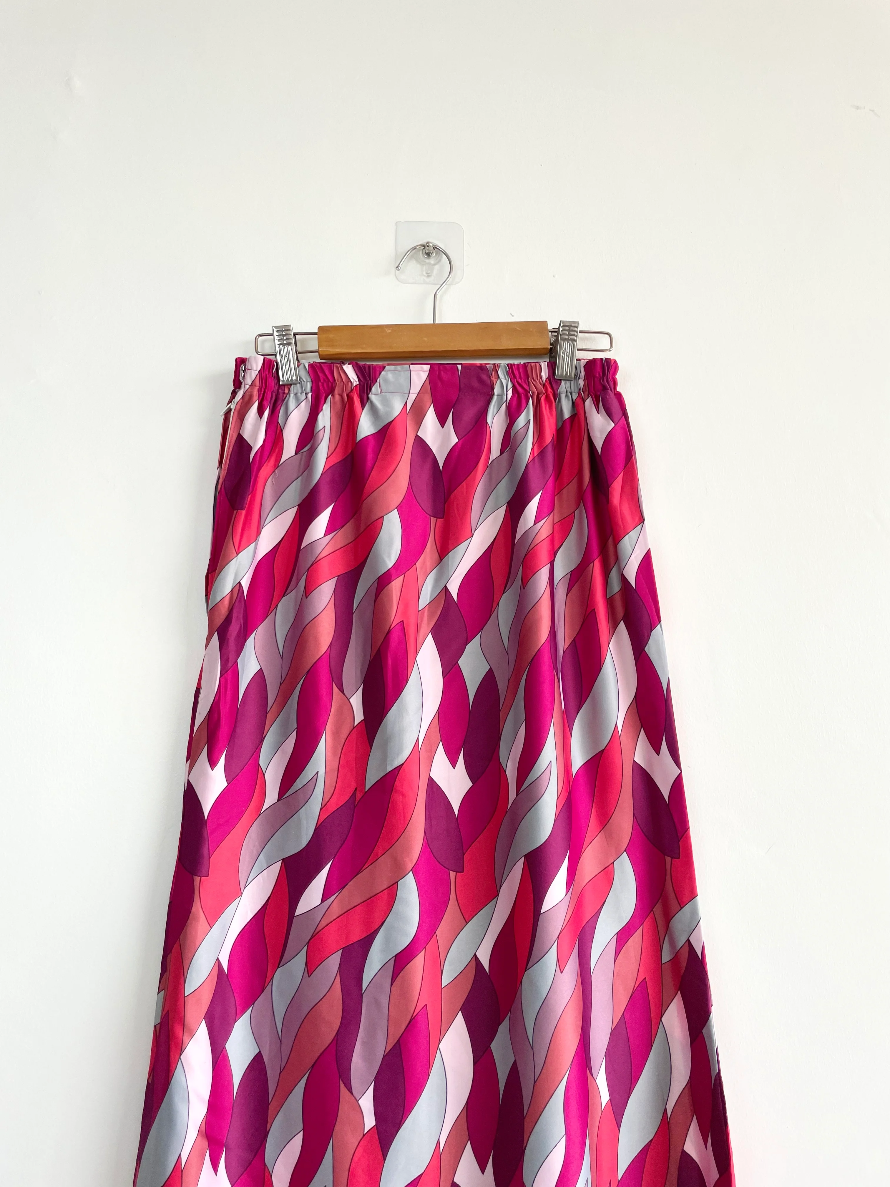 Shades Of Pink Skirt-Waist 24 to 28 - Image 2