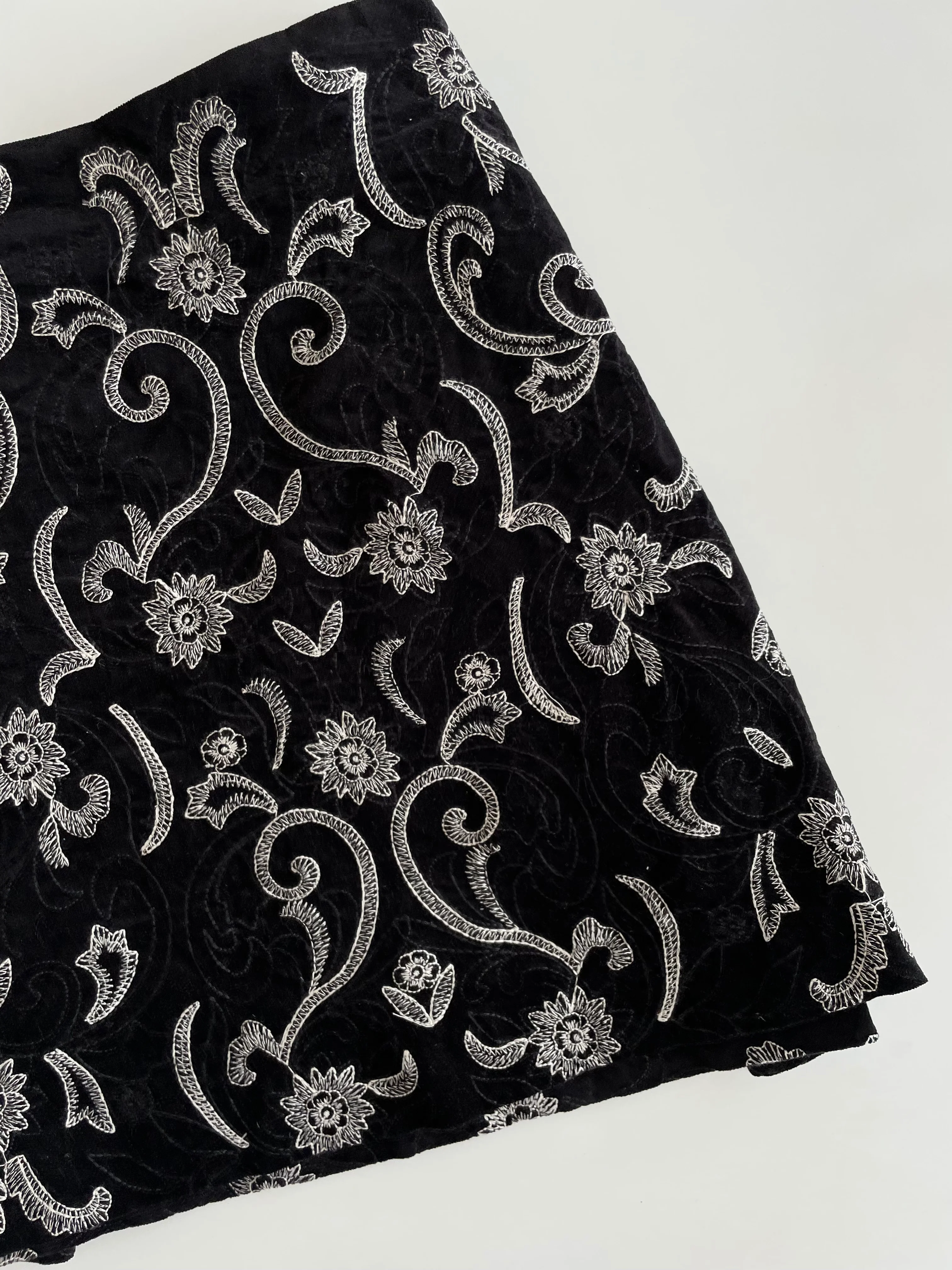 White Stuff Vintage Chenille Embroidered Skirt-Waist 36 - Image 2