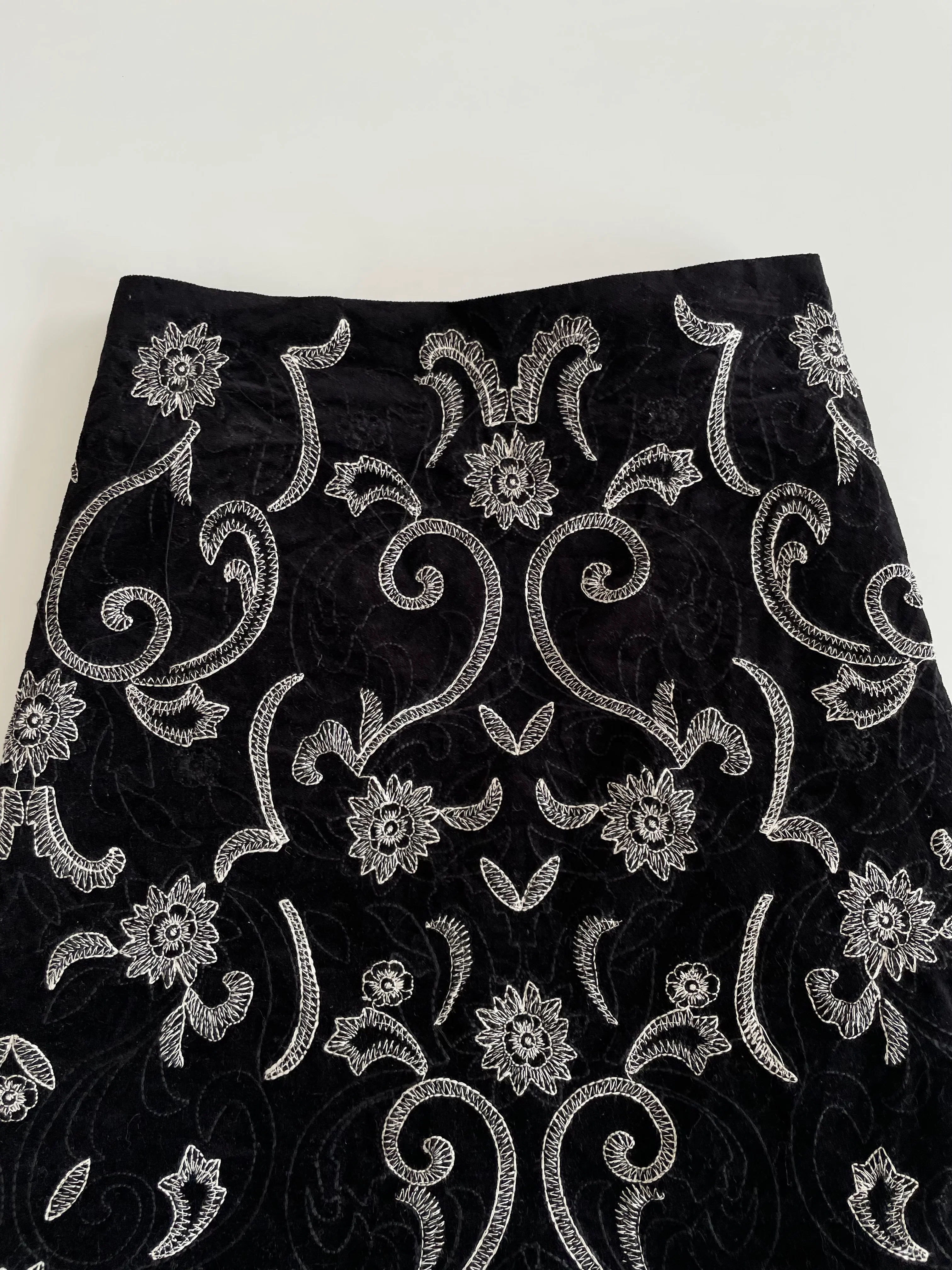 White Stuff Vintage Chenille Embroidered Skirt-Waist 36 - Image 3