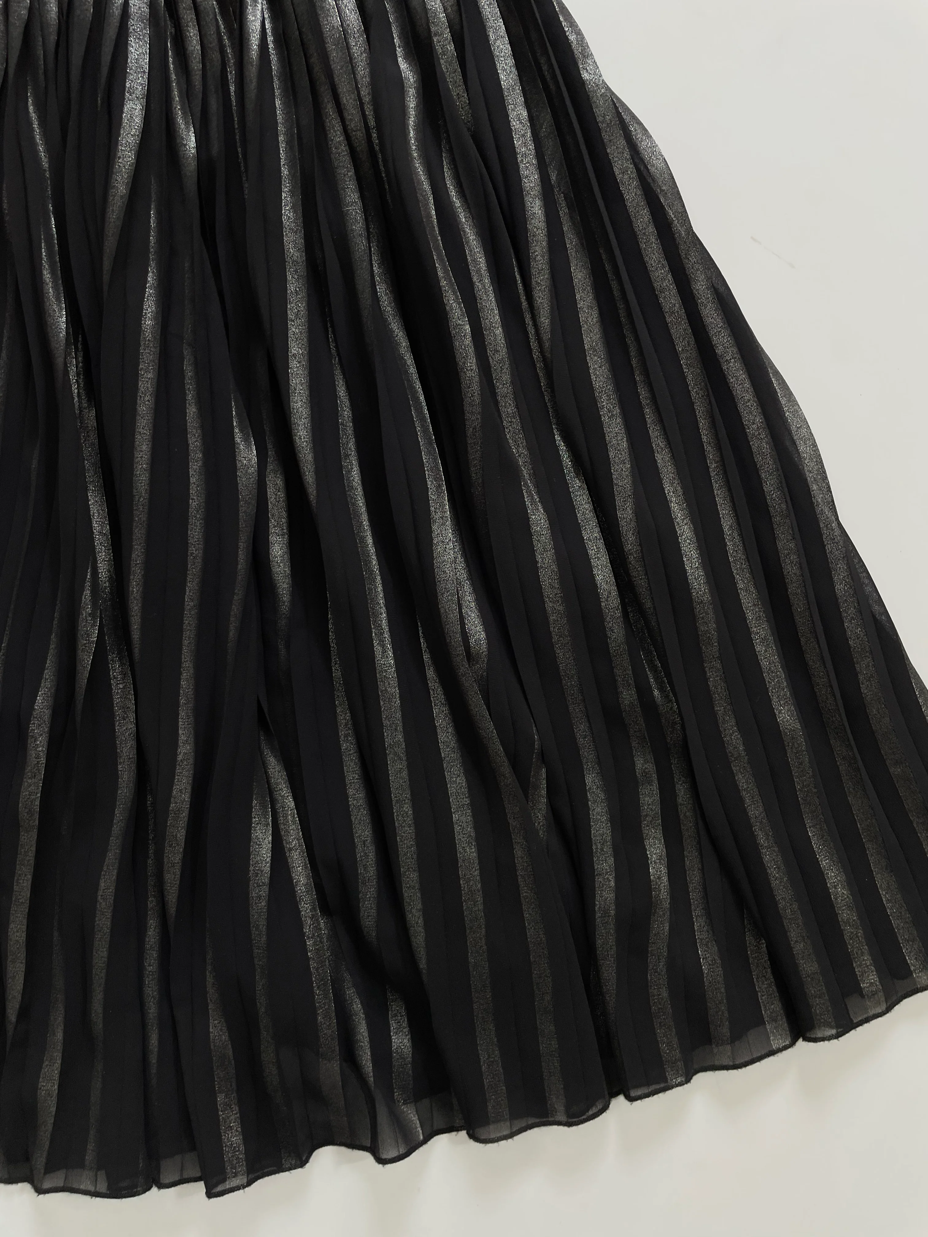 Shimmer Pleated Long Skirt-Waist 24 to 28 - Image 3