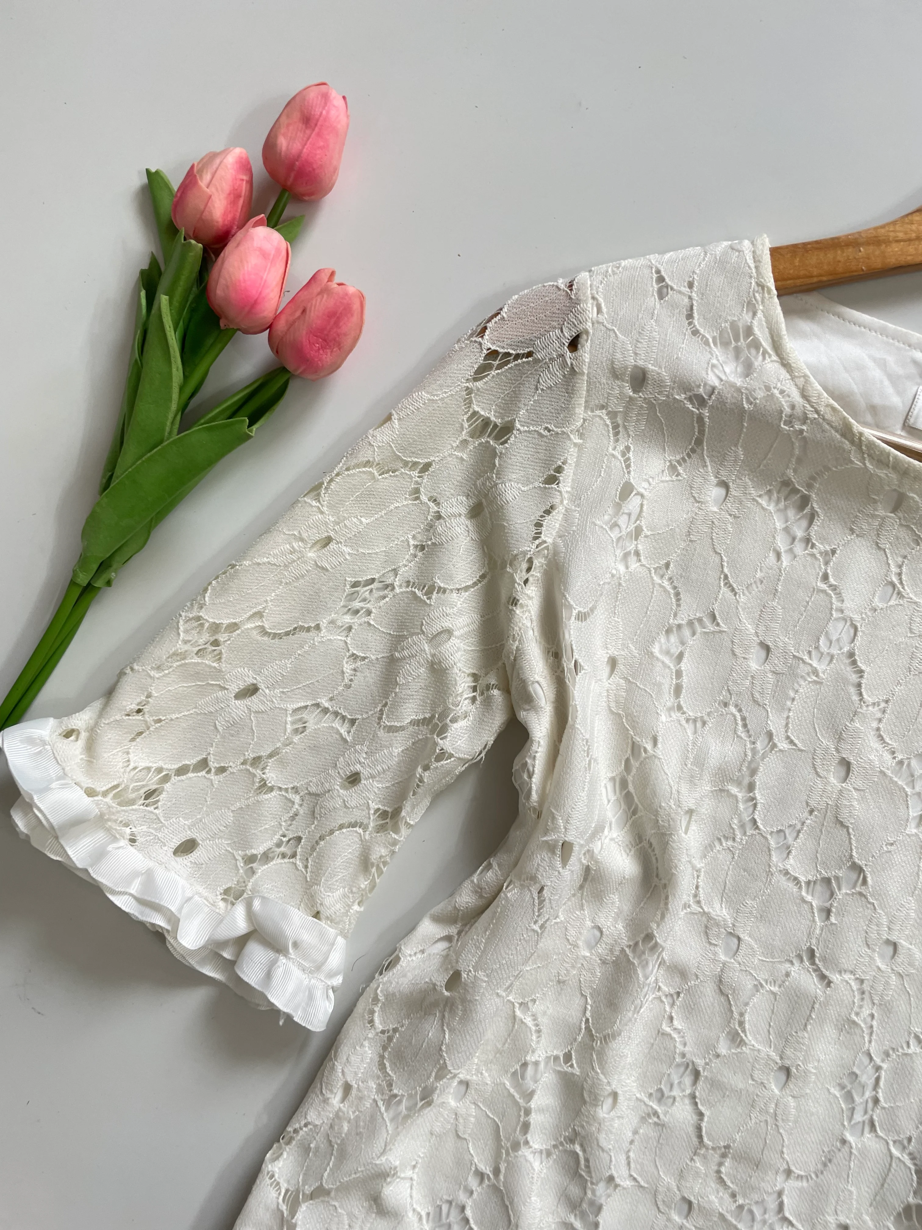 SOFT WHITE LACE FULLY LINED TOP - BUST 32 - Image 3