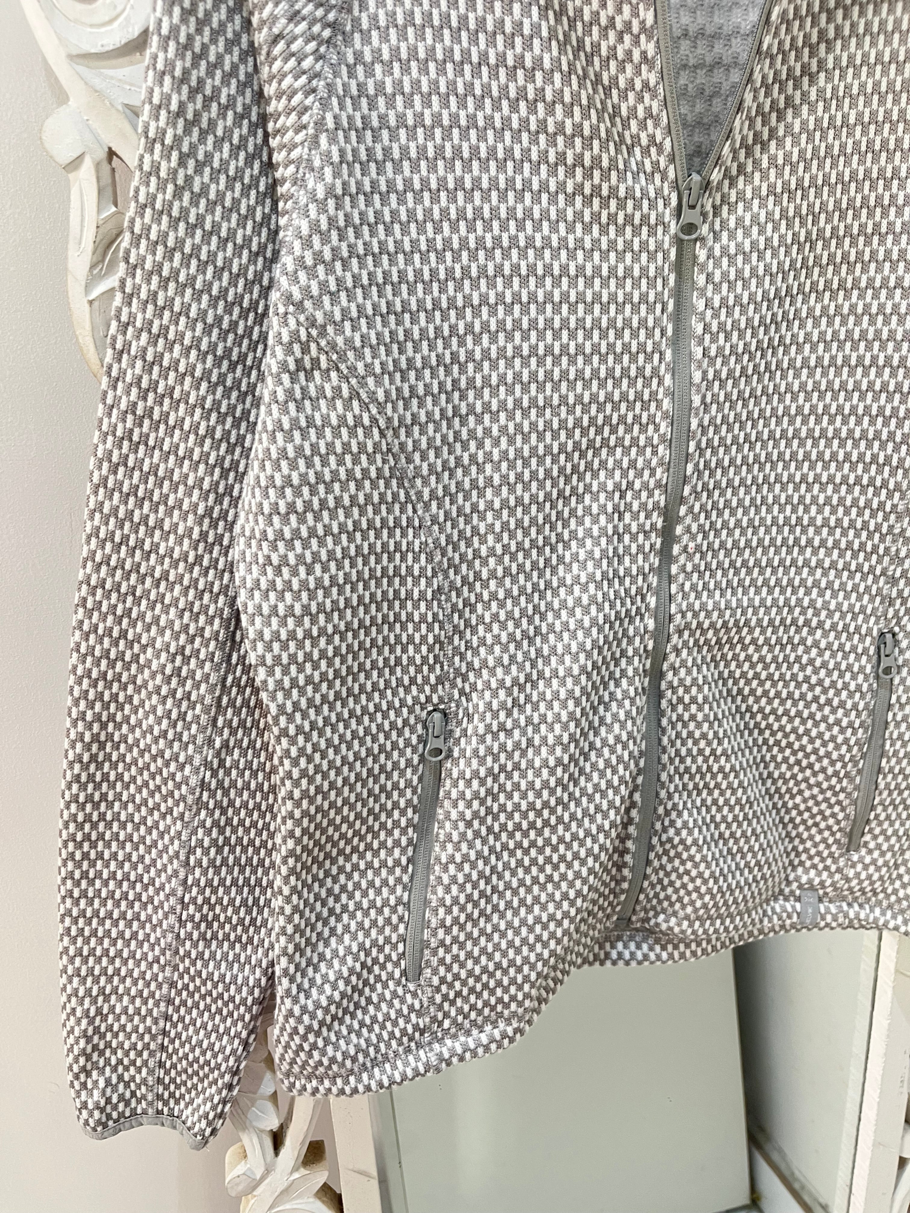Zipper-Chest 40 - Image 2