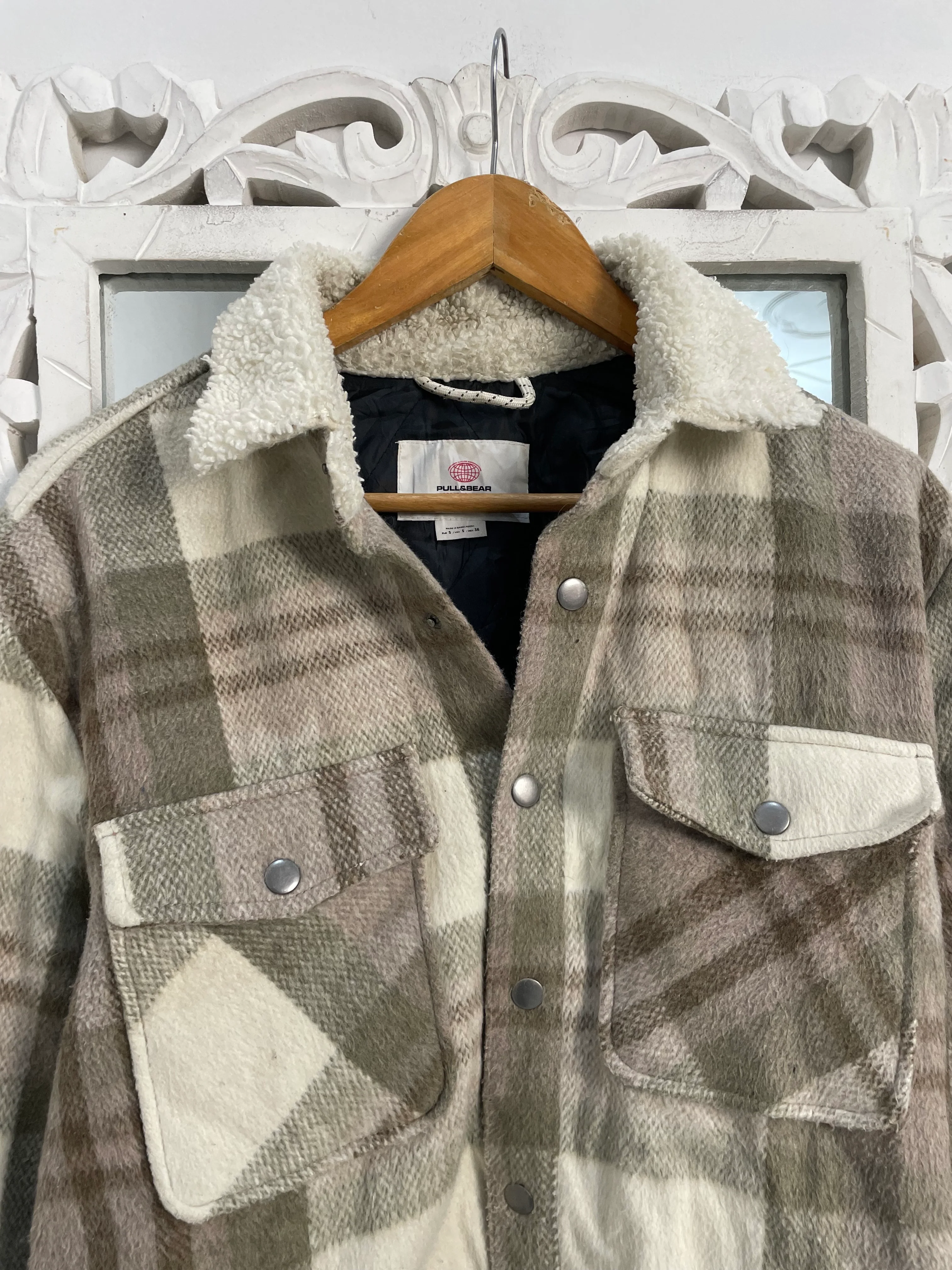 Pull&Bear Super Thick Puffer Shacket-Chest 42 - Image 2