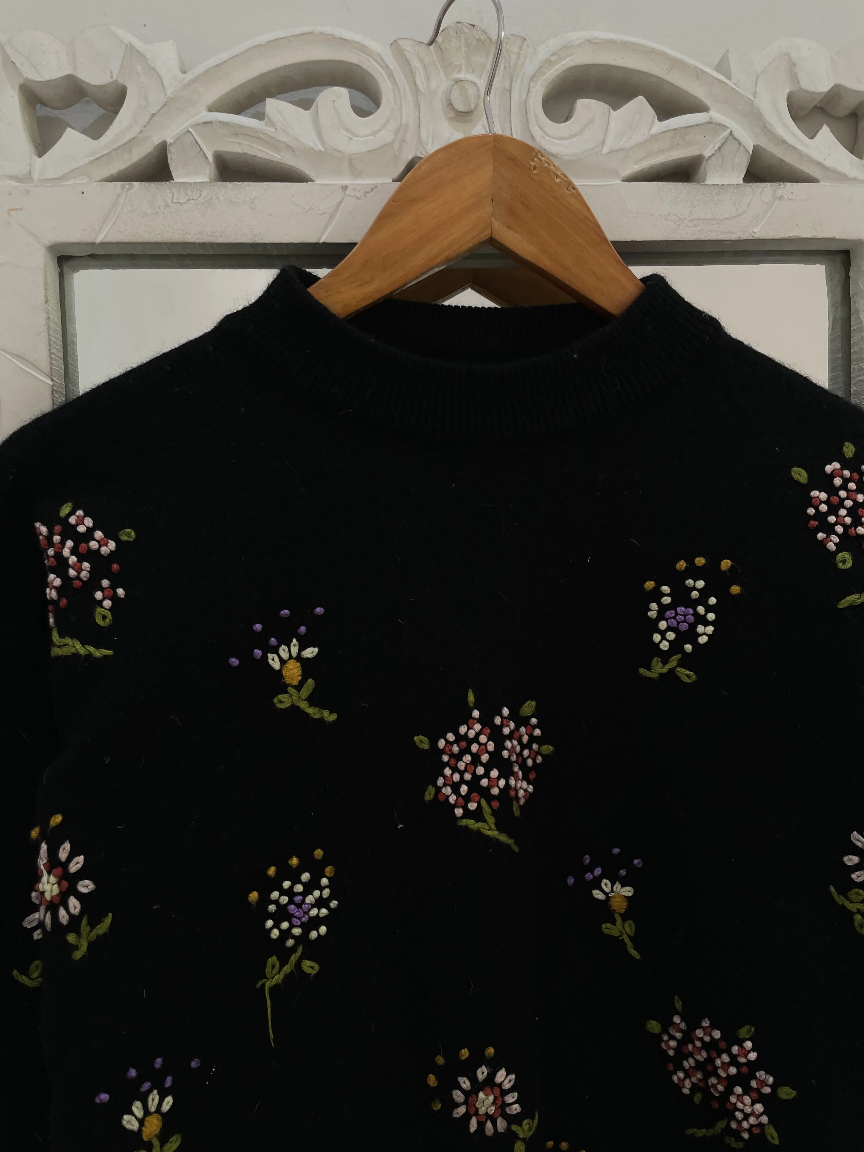 100% Wool Embroidered Sweater-Bust 40 - Image 3