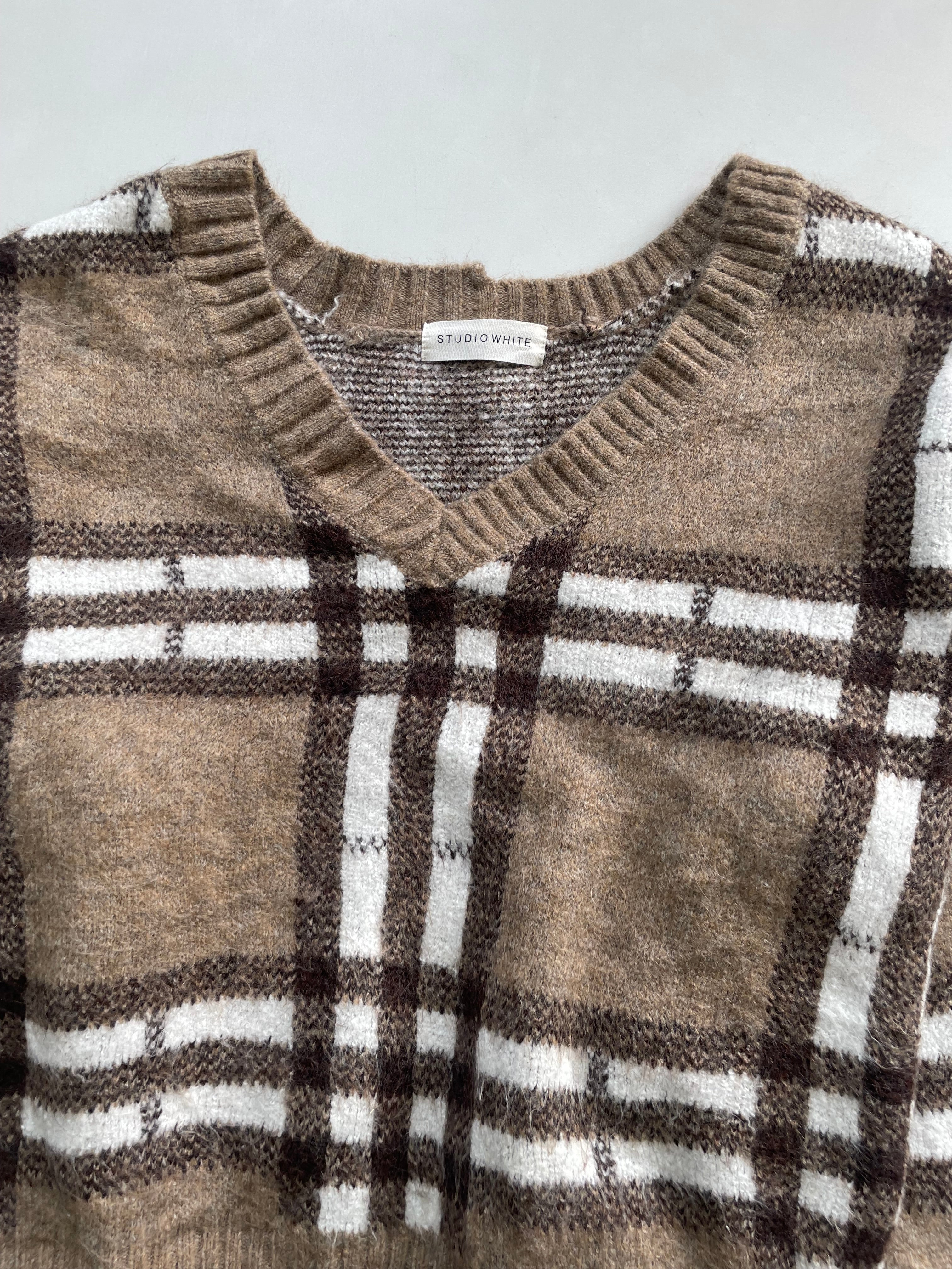 Studio White Chunky Baggy Sweater-Bust 42 - Image 2