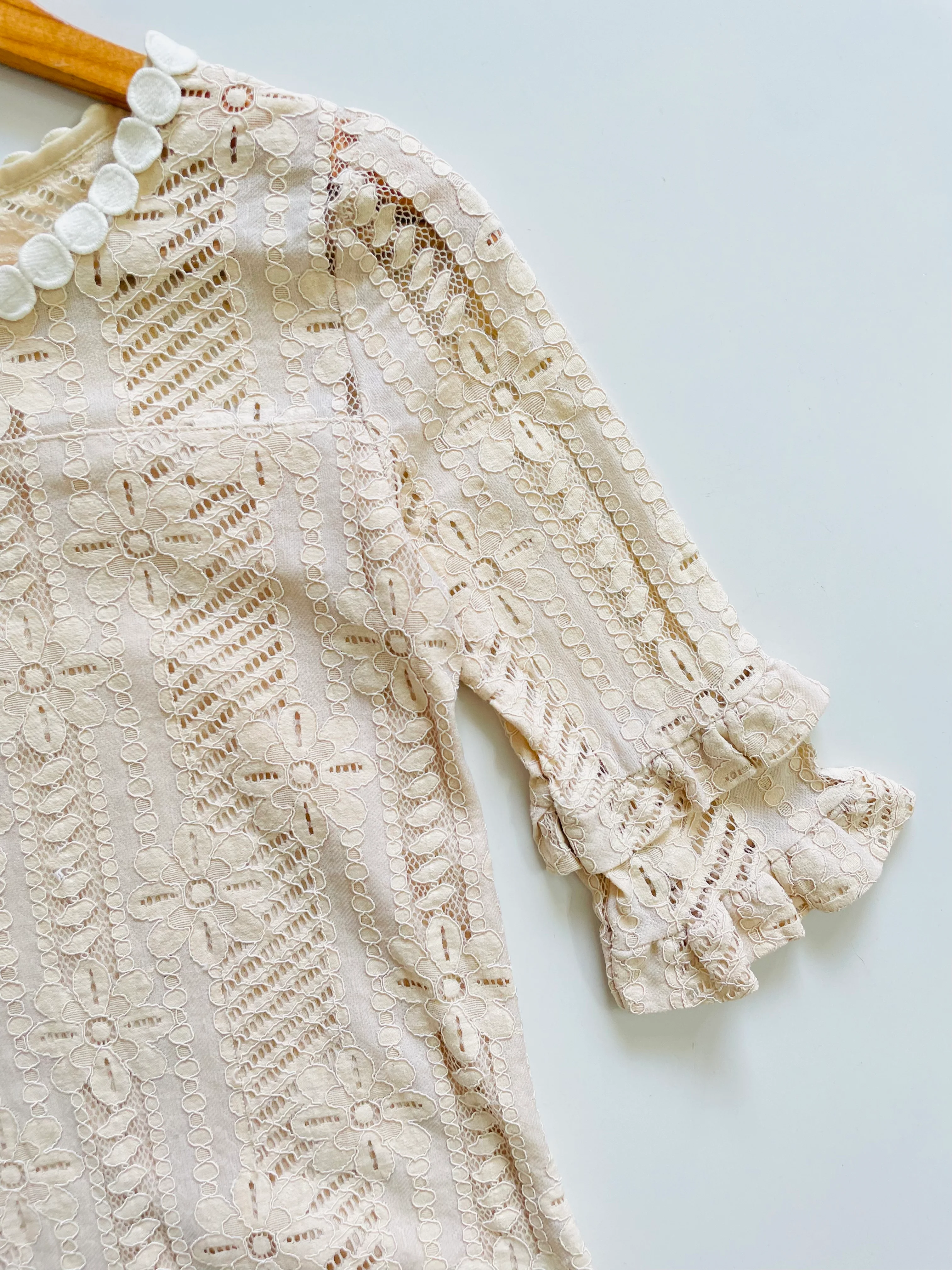 BEIGE LACE TOP - BUST 32 - Image 3