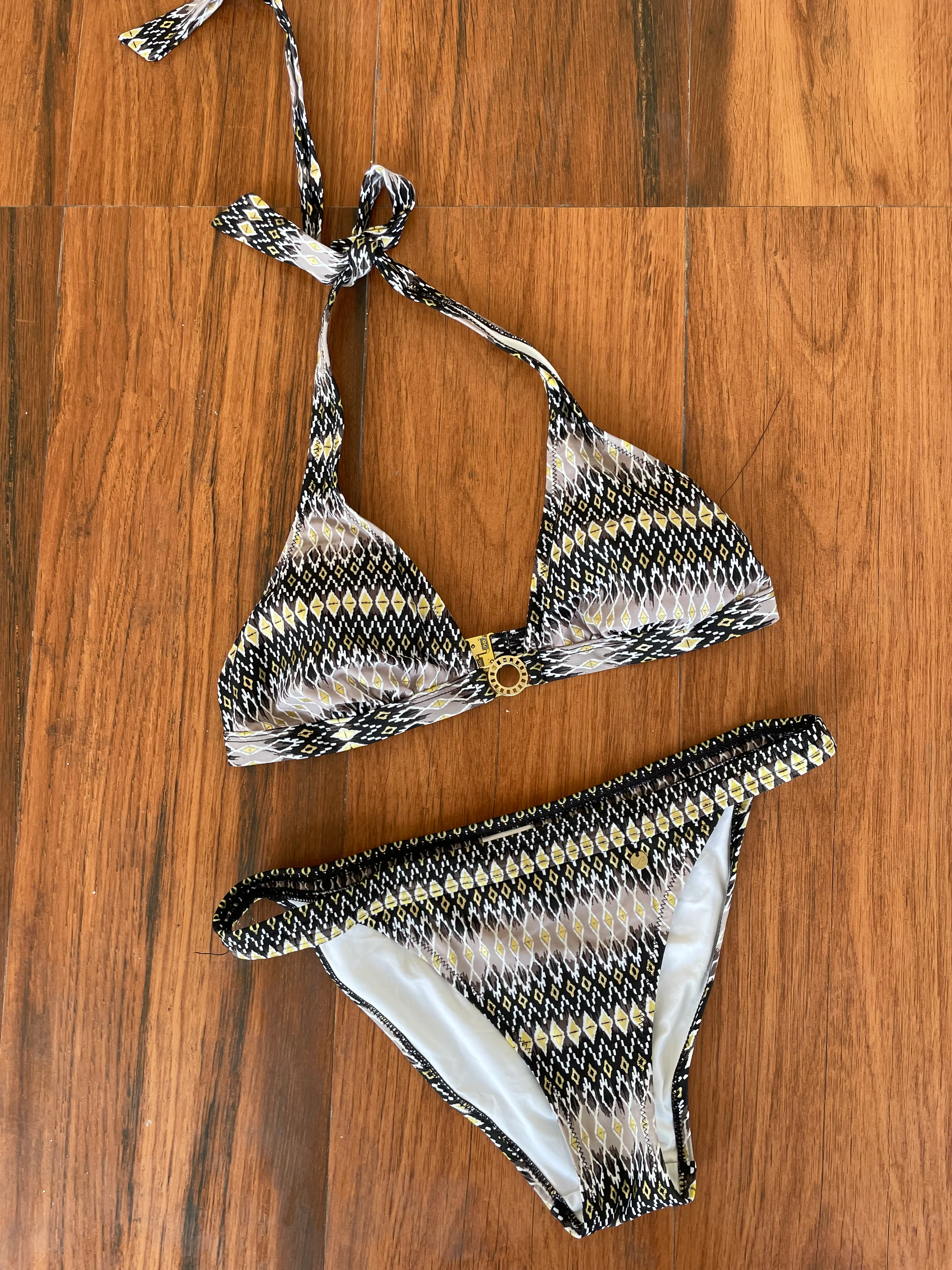 Bikini-Bust 32 to 35Waist 32 to 34