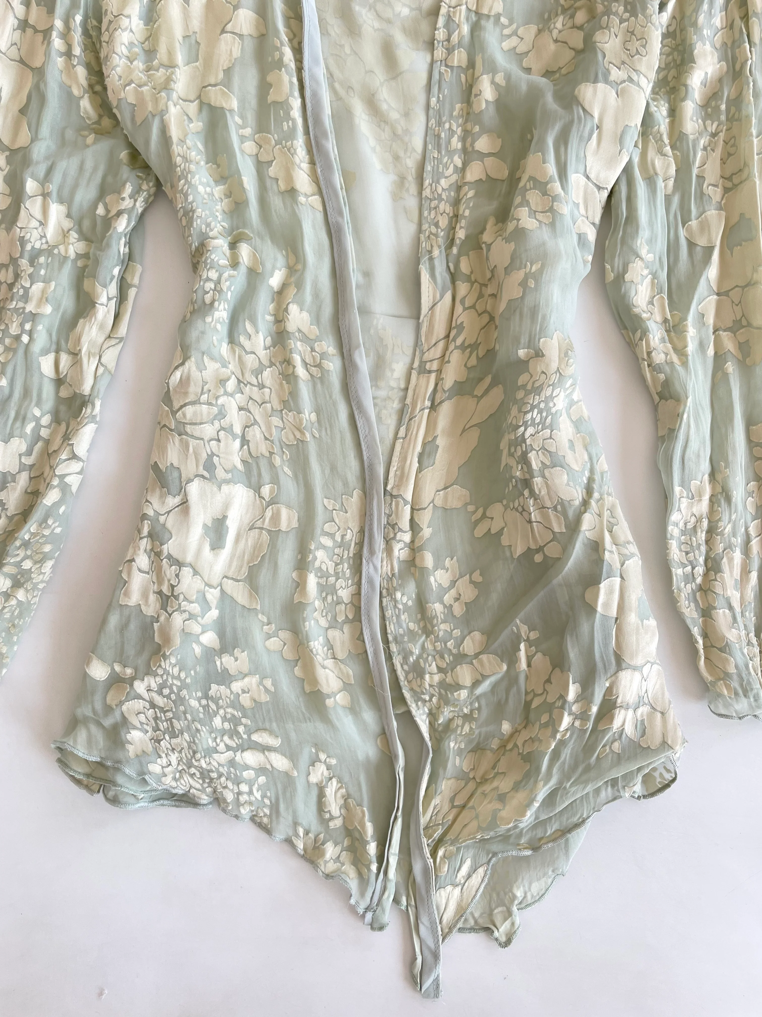 100% Silk R&M Richards Shrug-Bust 44 - Image 3