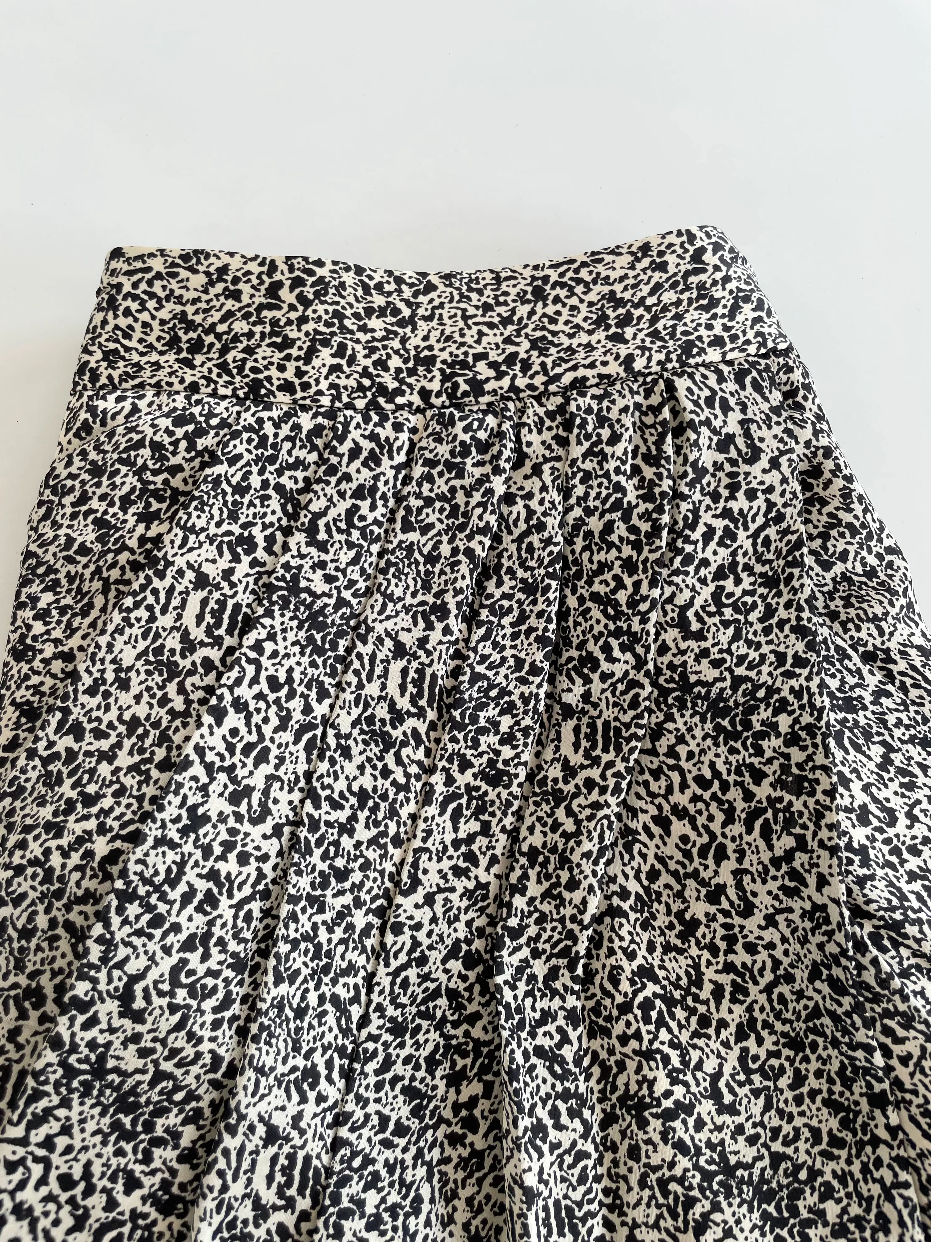 Club Monaco 100% Silk Skirt-Waist 28 - Image 2
