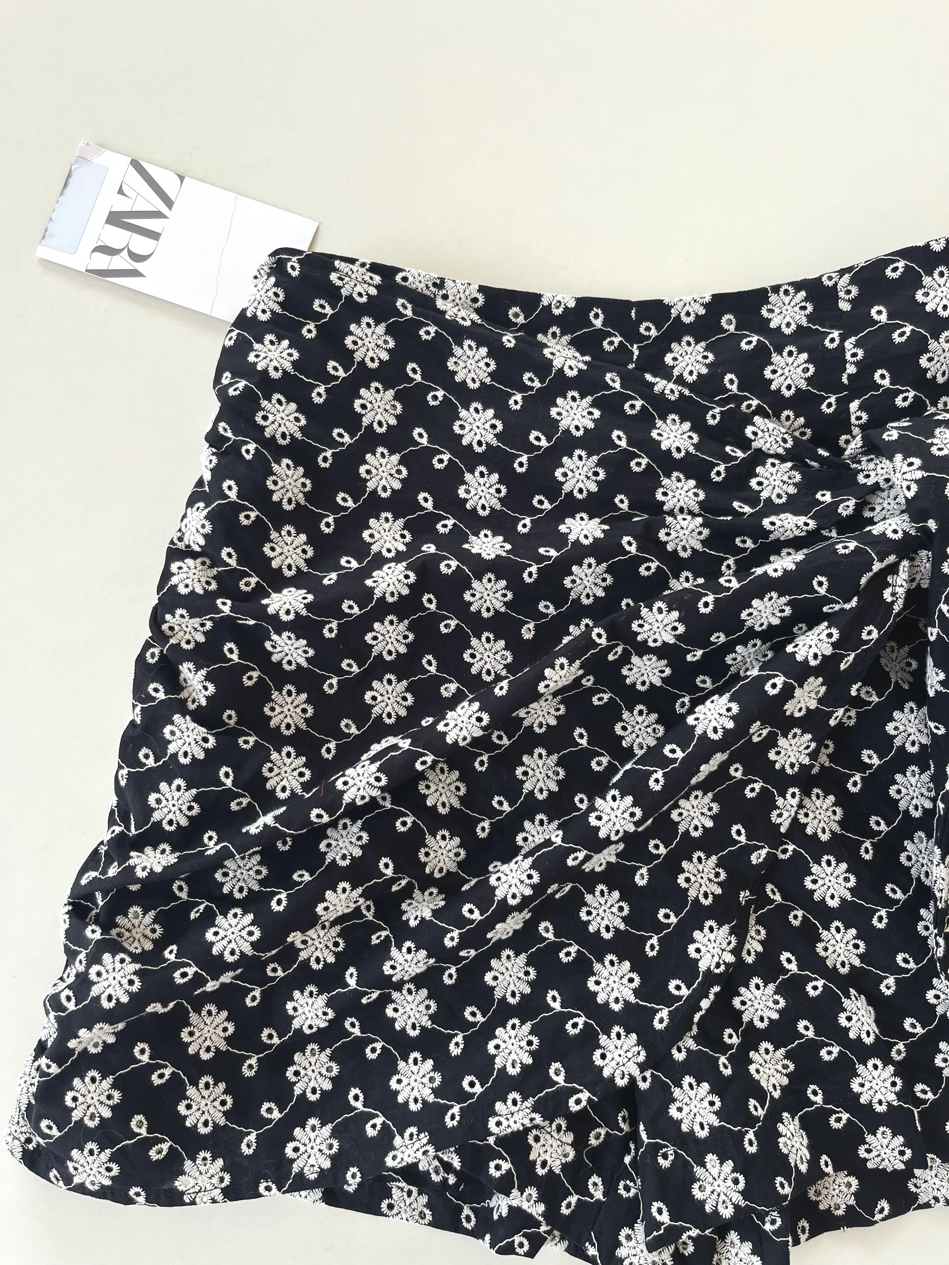 Zara Tagged New Eyelet Skorts-Waist 28 - Image 2
