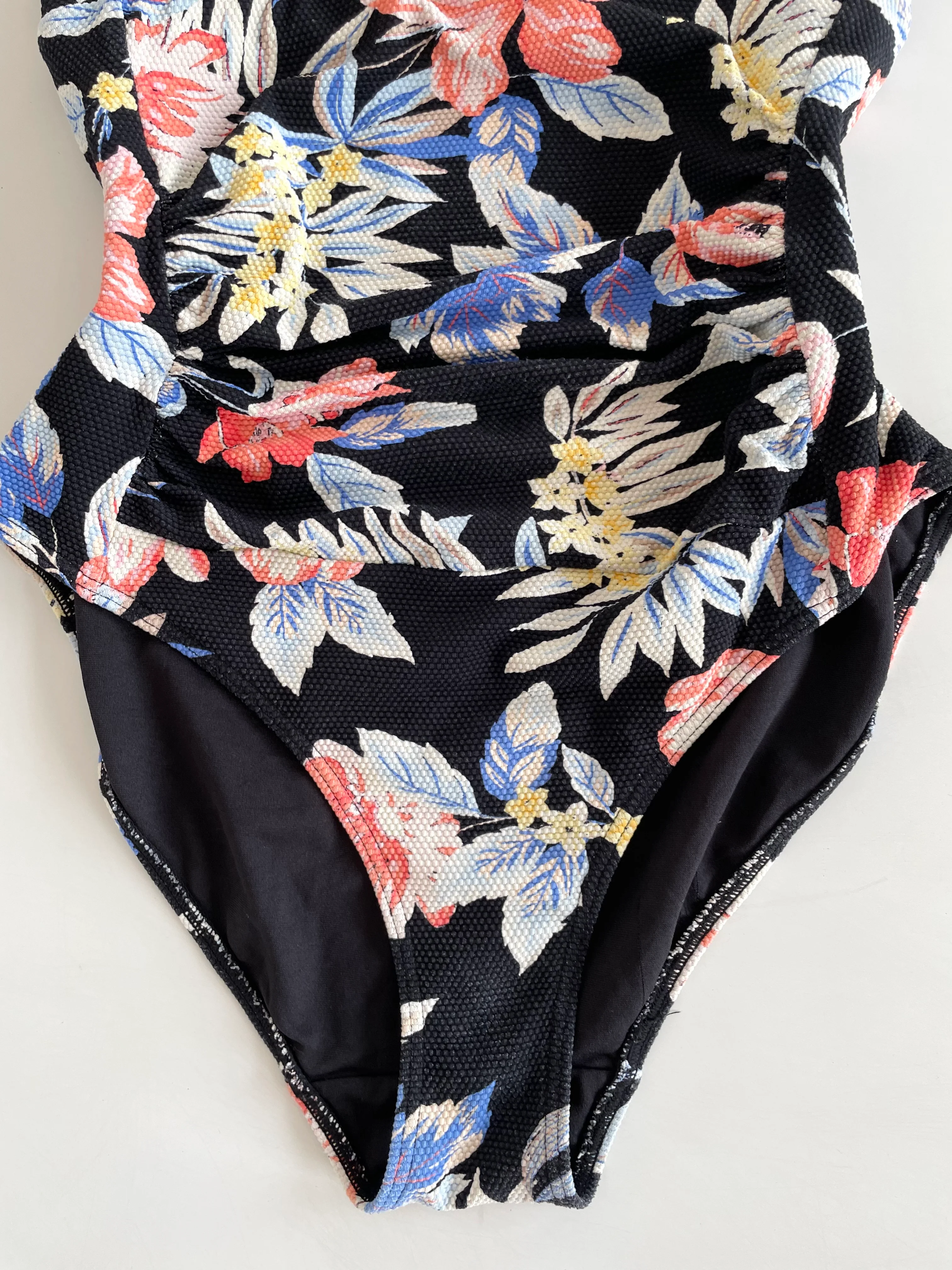 Monokini-Bust 28 to 30 - Image 3