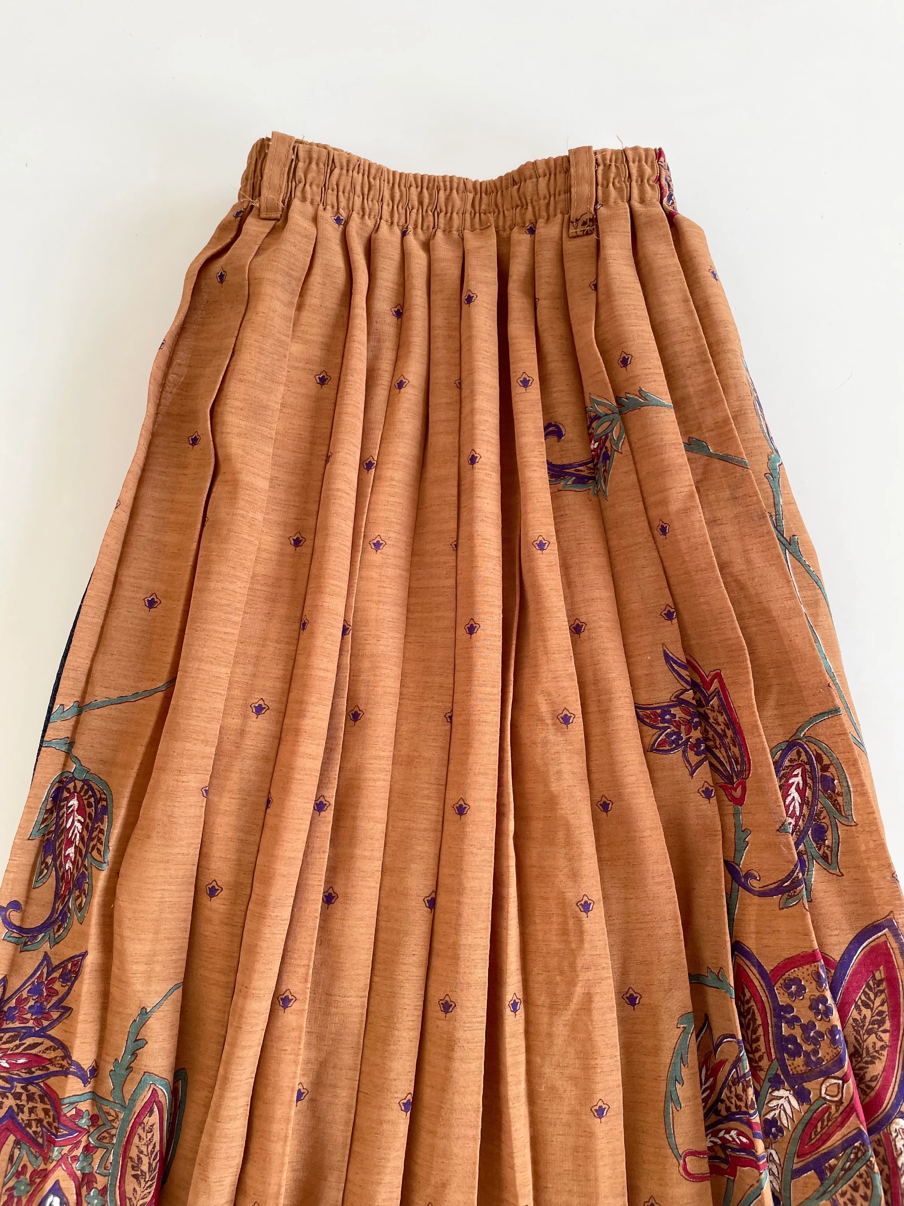 Vintage Skirt-Waist 26 to 30 - Image 2