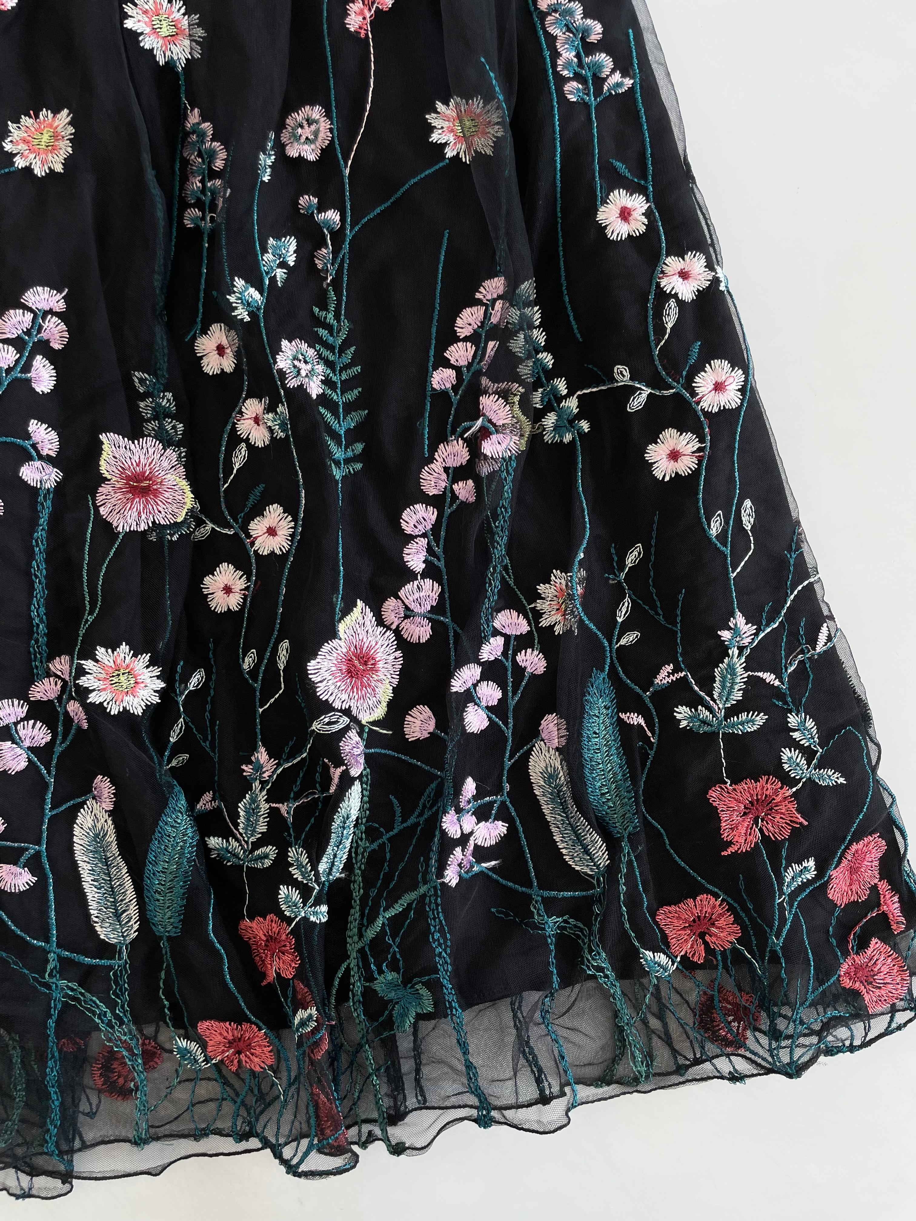 H&M Embroidered Skirt -Waist 26 - Image 3