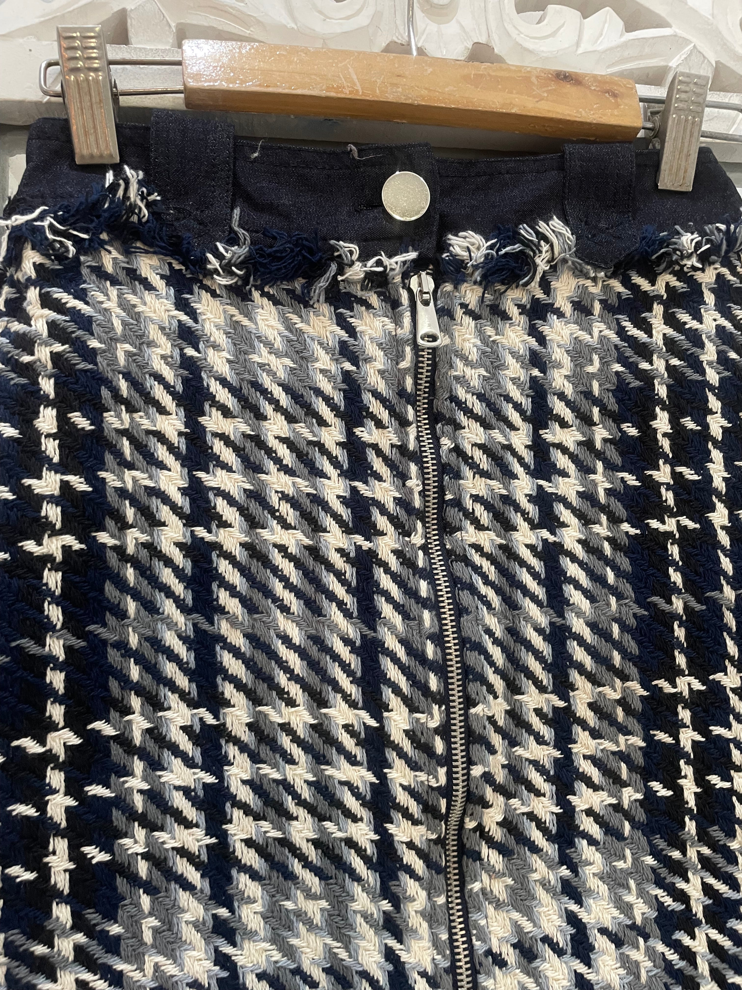 Zara Tweed Skirt-Waist 26 - Image 2