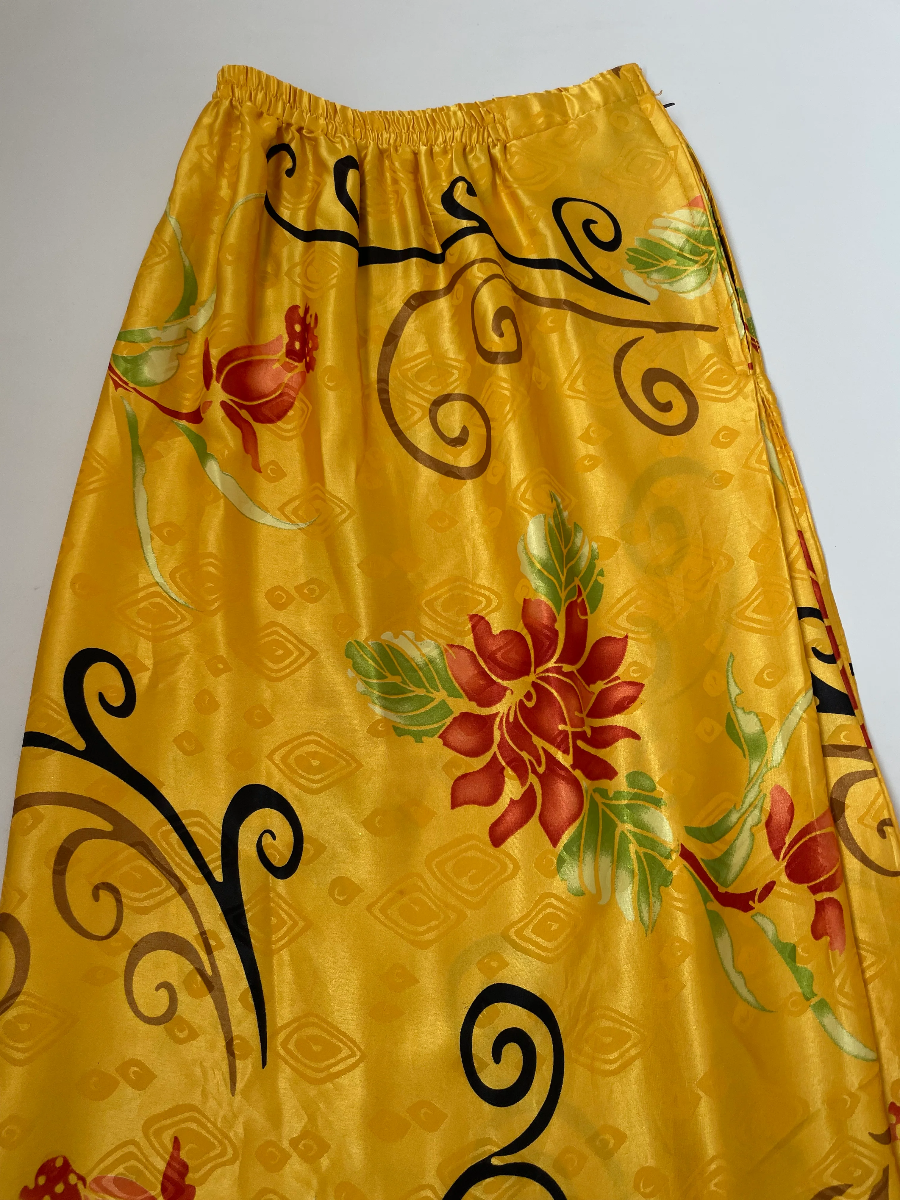 Vintage Long Skirt-Waist 24 to 28 - Image 2