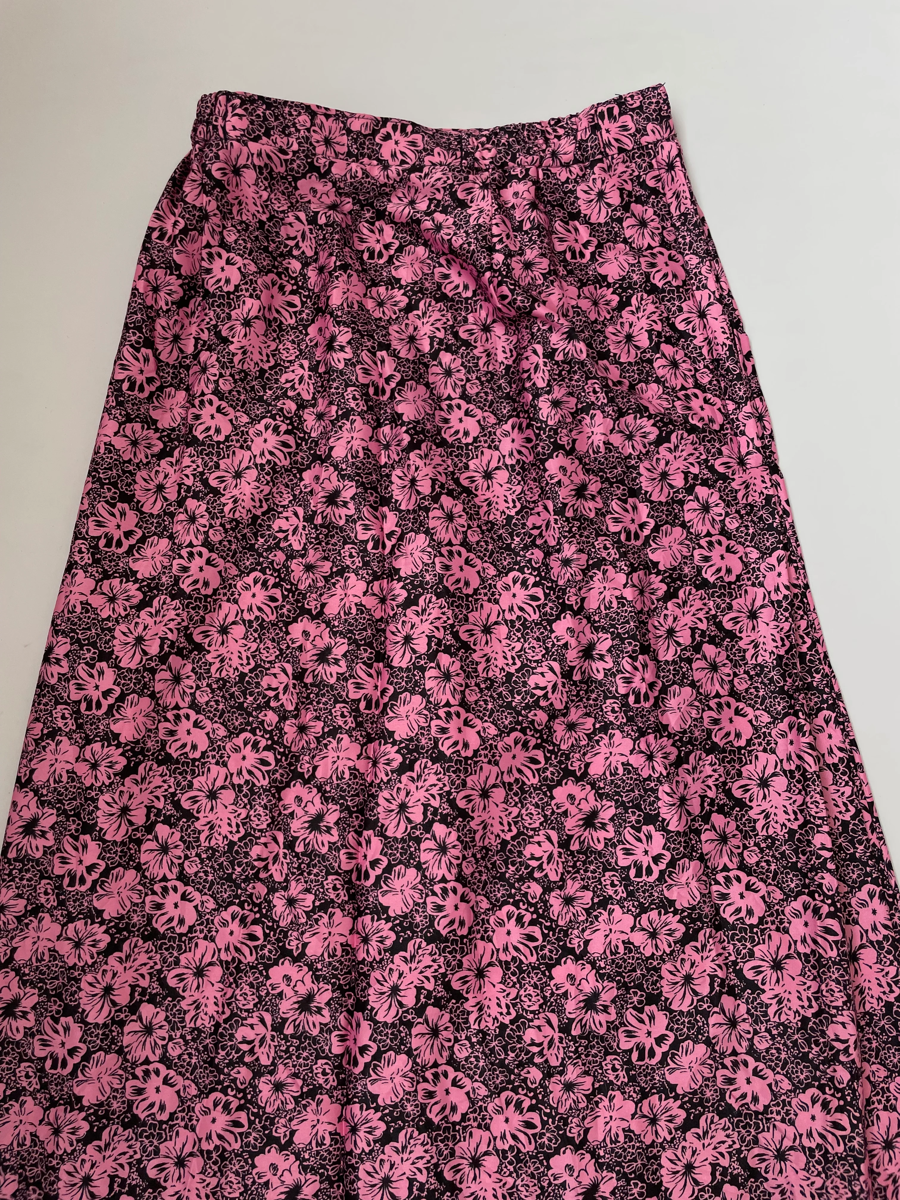 Vintage Long Skirt-Waist 26 to 28 - Image 2