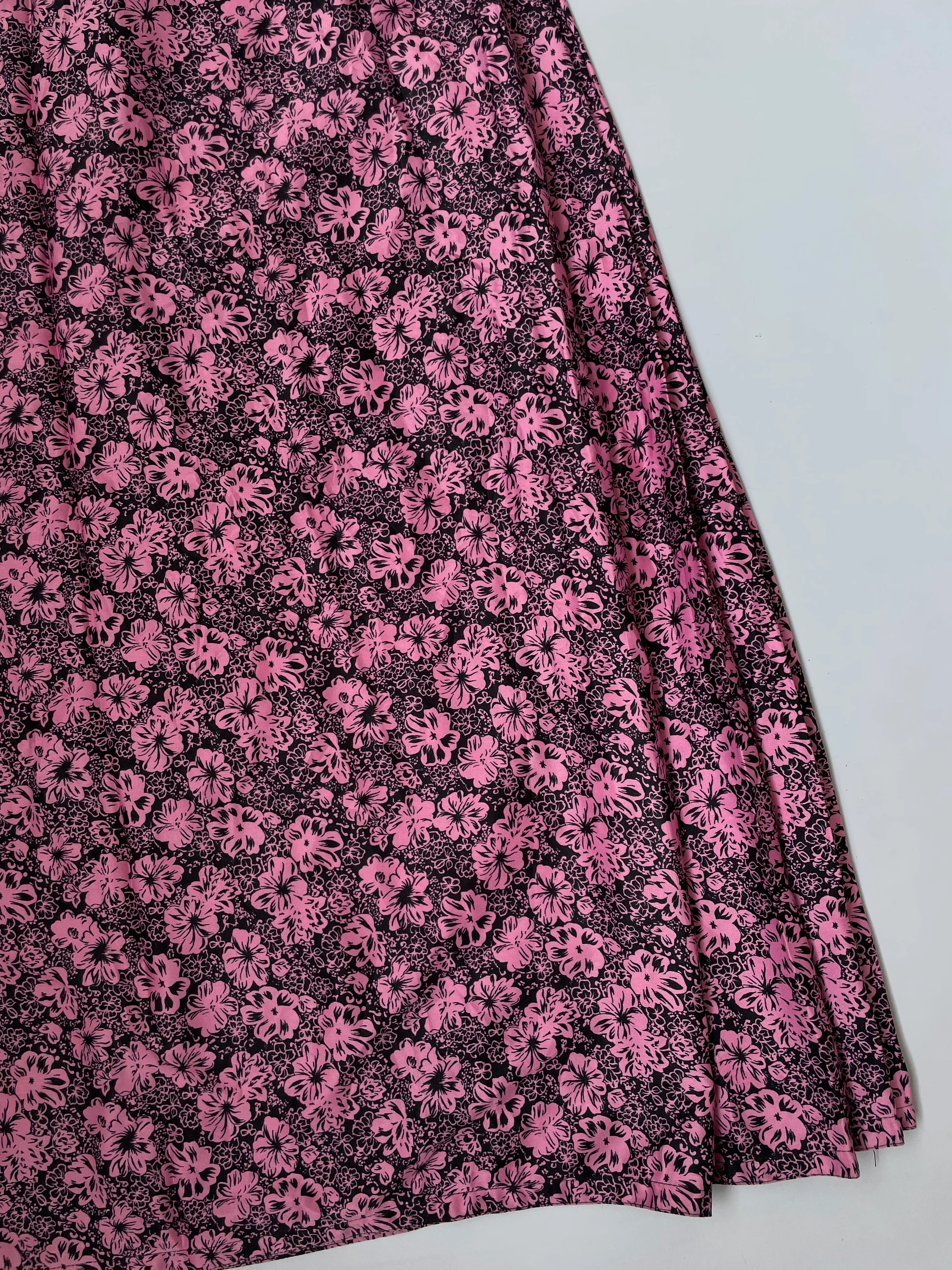 Vintage Long Skirt-Waist 26 to 28 - Image 3
